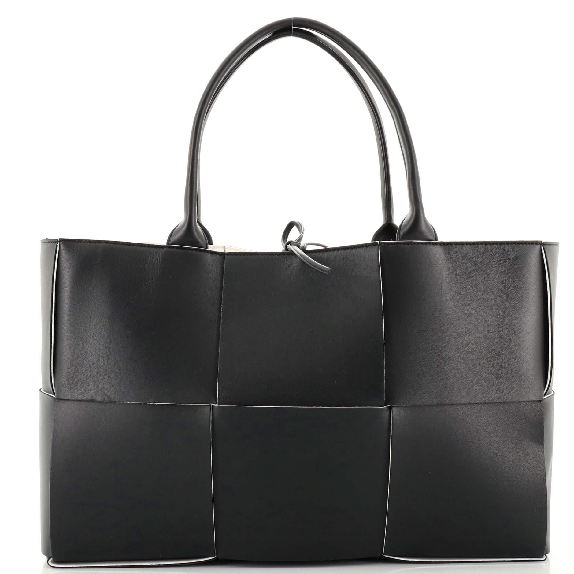 Bottega Veneta Arco Tote Maxi Intrecciato Leather Medium In Good Condition In NY, NY