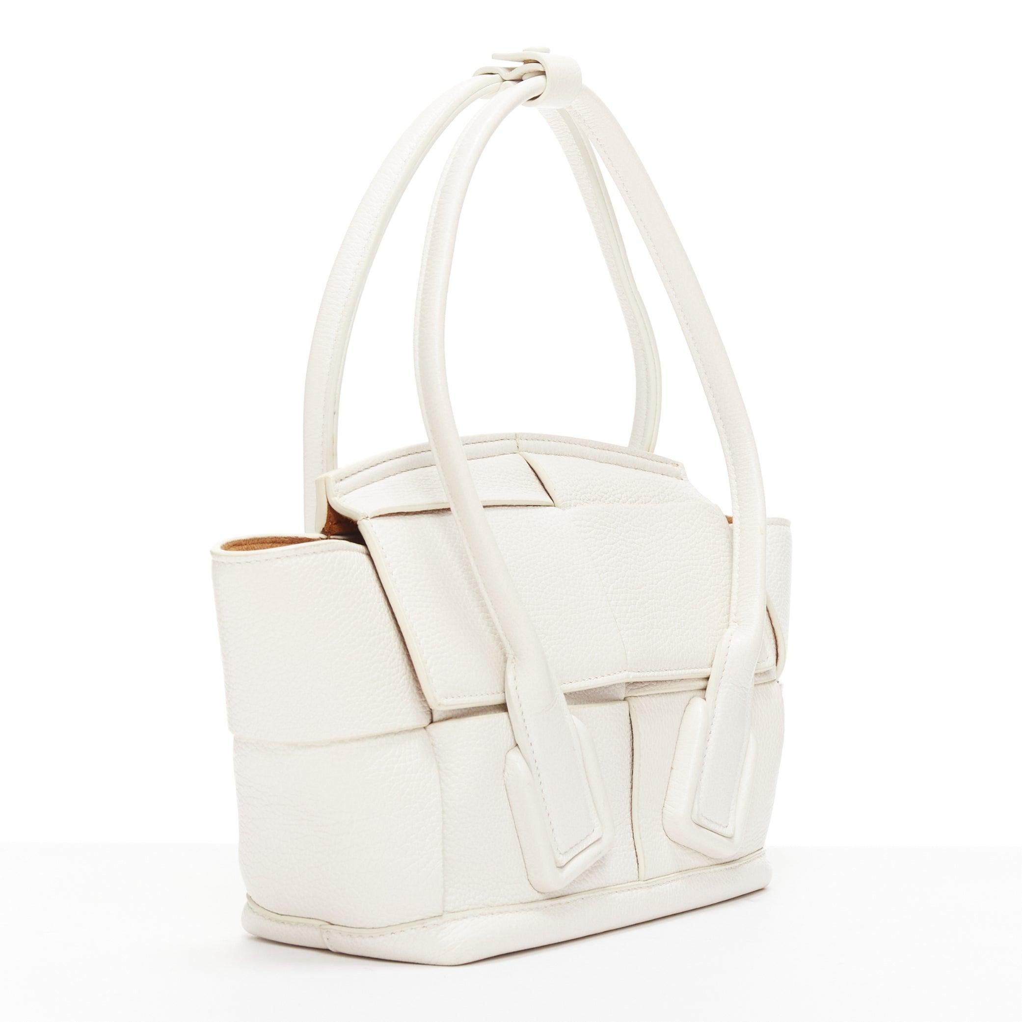BOTTEGA VENETA Arco white textured intrecciato leather woven small crossbody bag In Fair Condition For Sale In Hong Kong, NT