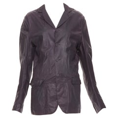 Chaqueta entallada de BOTTEGA VENETA con solapas y bolsillos, en piel lavada color berenjena, talla IT48 M