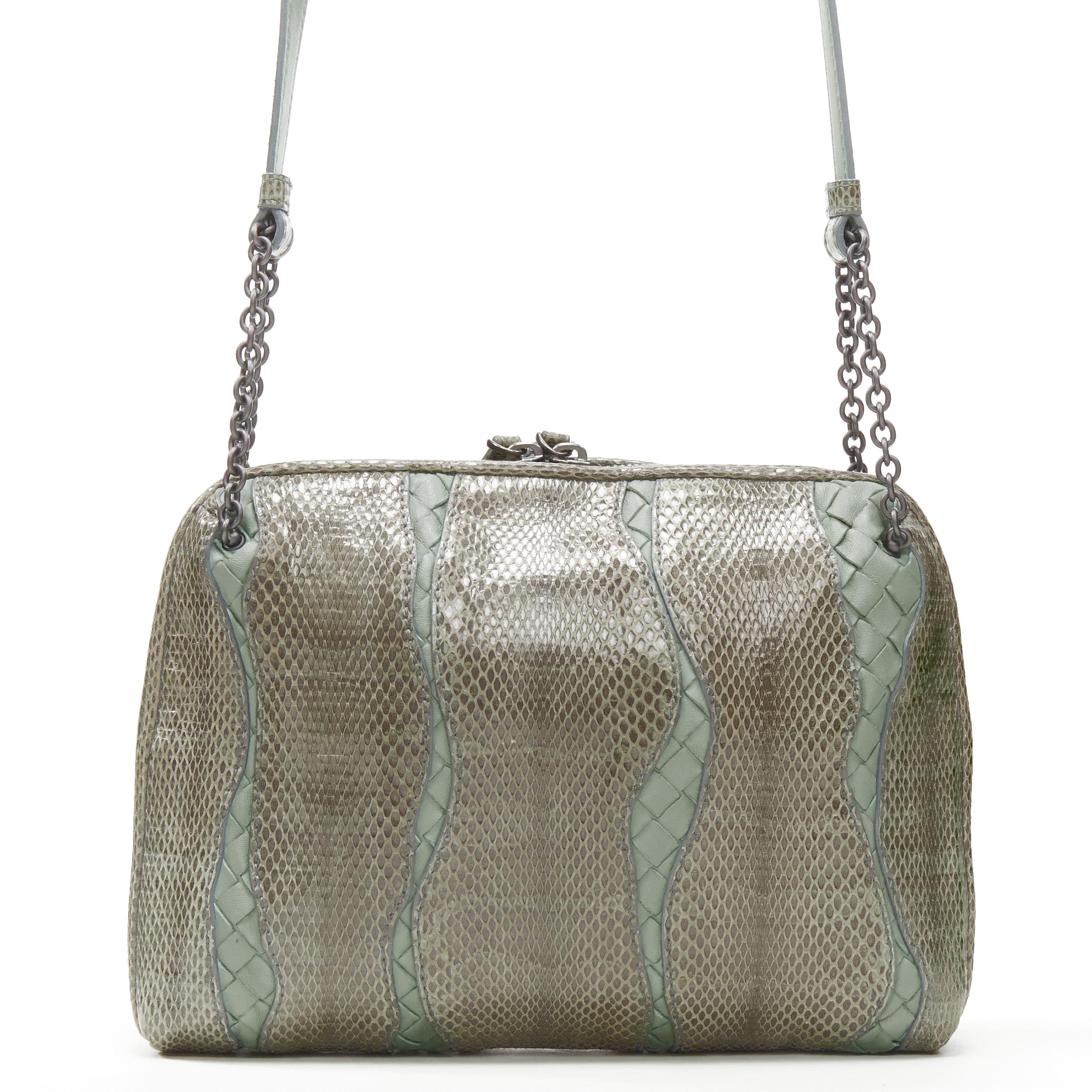 BOTTEGA VENETA Sac à bandoulière tressé Intrecciato vert serpent Ayers avec fermeture éclair sur le dessus Pour femmes en vente