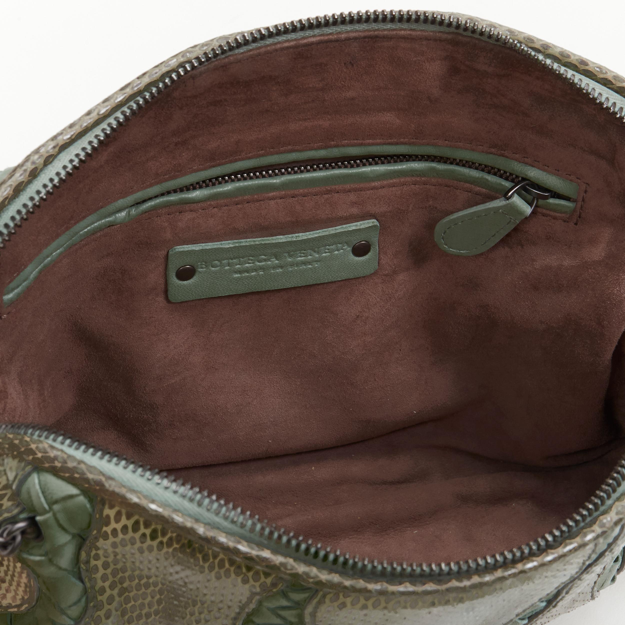 BOTTEGA VENETA Sac à bandoulière tressé Intrecciato vert serpent Ayers avec fermeture éclair sur le dessus en vente 4