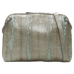 BOTTEGA VENETA Bolso cruzado con cremallera superior en tejido Intrecciato verde serpiente de agua Ayers
