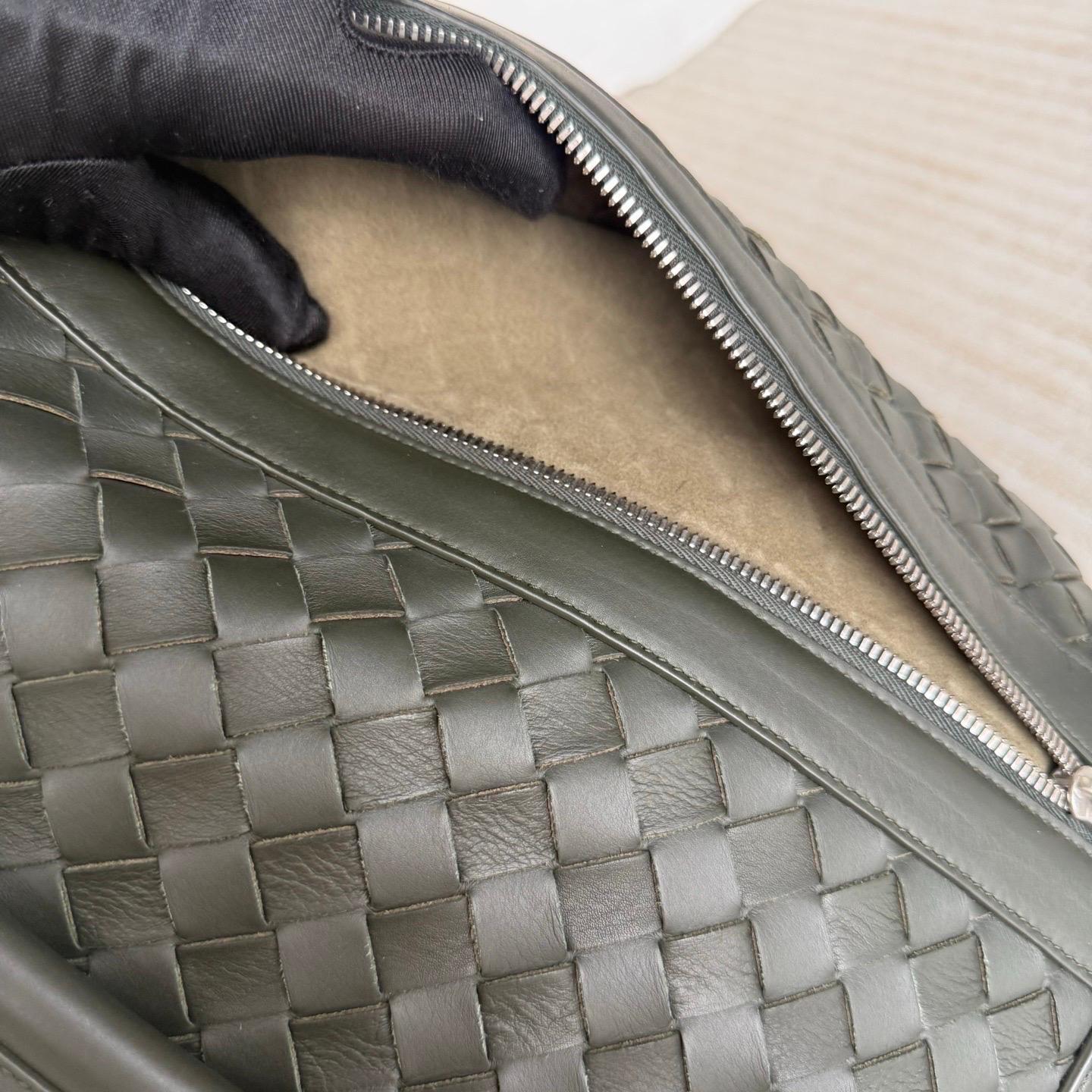 Sac à dos Bottega Veneta Cuir Intrecciato vert foncé en vente 9