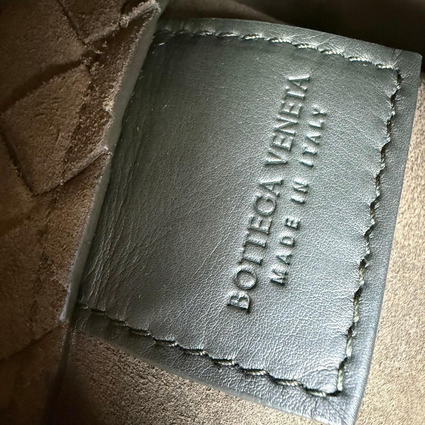 Sac à dos Bottega Veneta Cuir Intrecciato vert foncé en vente 13