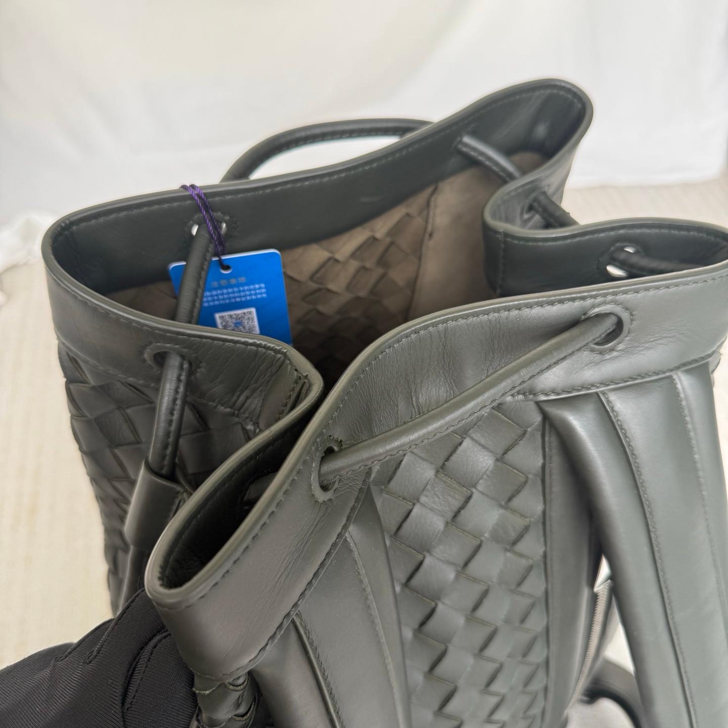 Sac à dos Bottega Veneta Cuir Intrecciato vert foncé en vente 1