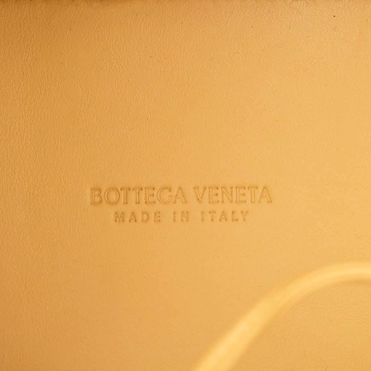 BOTTEGA VENETA yellow ARCO SMALL Tote Intrecciato Shearling In Excellent Condition For Sale In Zürich, CH