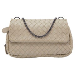 Bottega Veneta Borsa a tracolla Olimpia con catena in pelle beige Intreccata