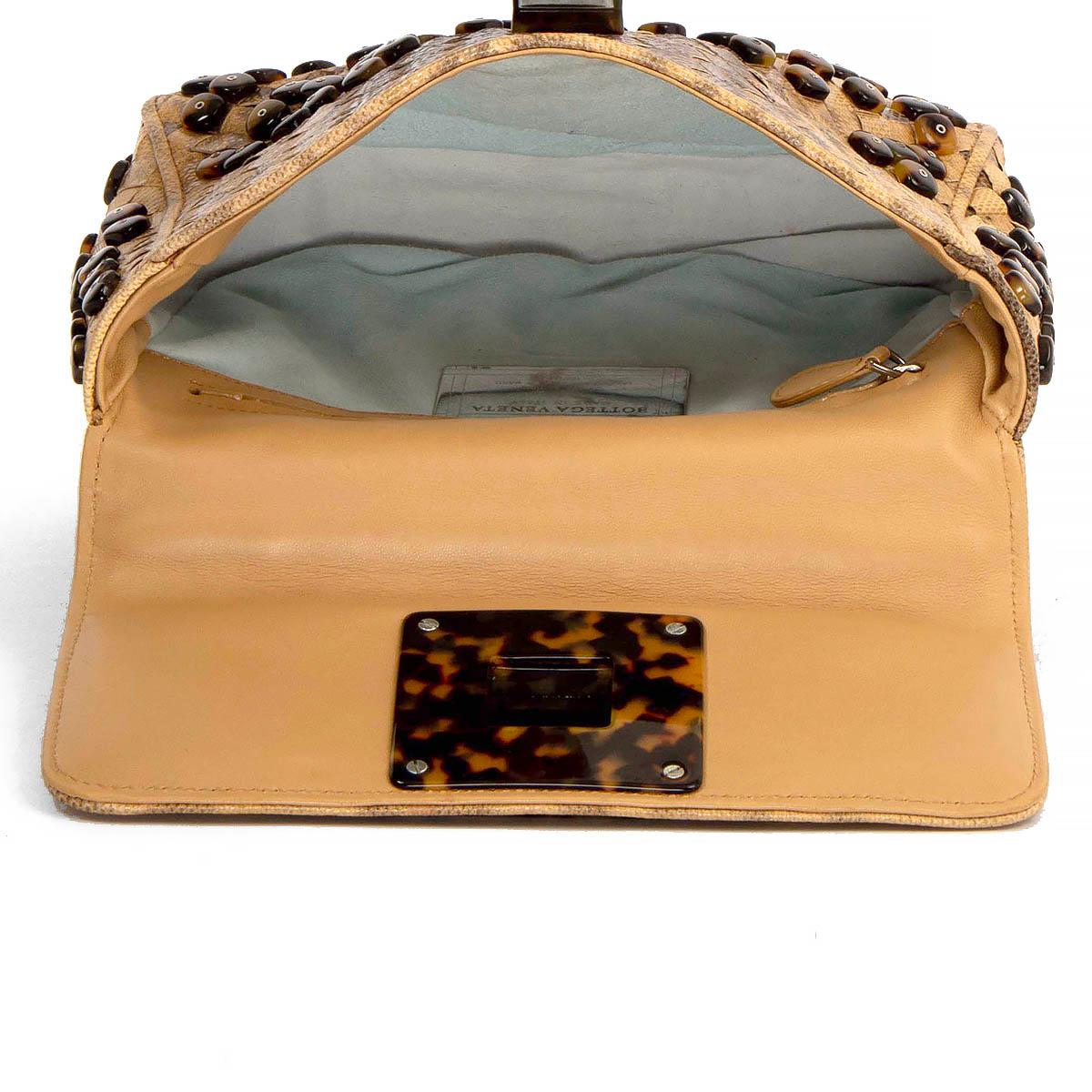 BOTTEGA VENETA beige Intrecciato KARUNG & TORTOISE Top Handle Bag LIMTED EDITION For Sale 1
