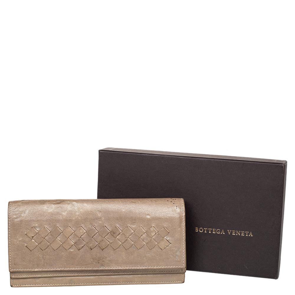 Bottega Veneta - Portefeuille à deux volets en cuir beige Intrecciato en vente 8