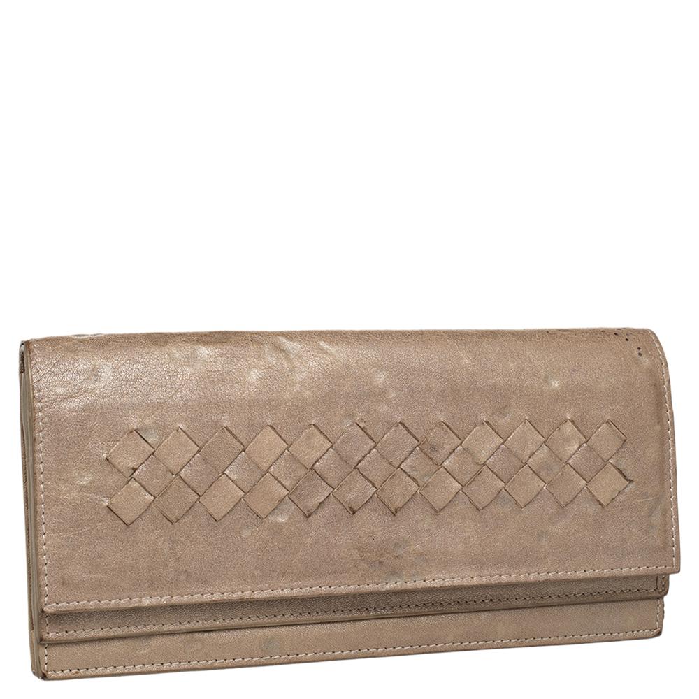 Bifold Brieftasche aus Leder von Bottega Veneta Intrecciato in Beige im Zustand „Relativ gut“ im Angebot in Dubai, Al Qouz 2