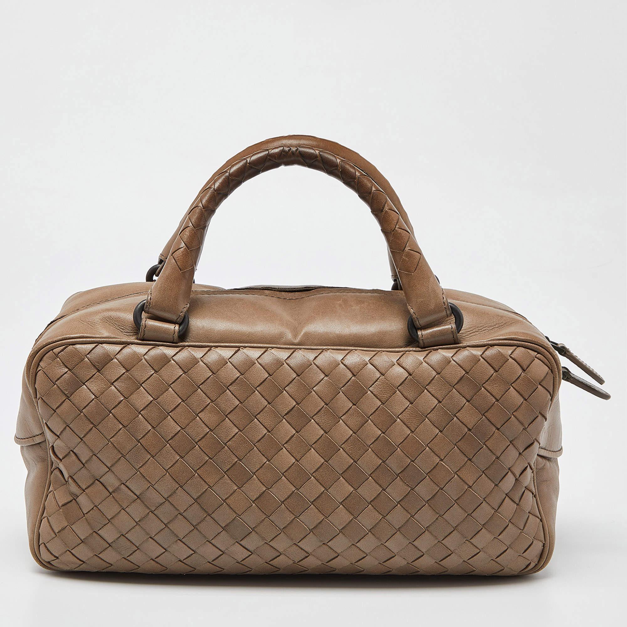 Bottega Veneta Beige Intrecciato Leather Boston Bag In Fair Condition For Sale In Dubai, Al Qouz 2