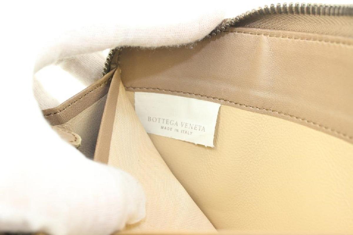 Bottega Veneta Beige Intrecciato Continental Brieftasche aus Leder mit Reißverschluss um Reißverschluss im Zustand „Gut“ im Angebot in Dix hills, NY