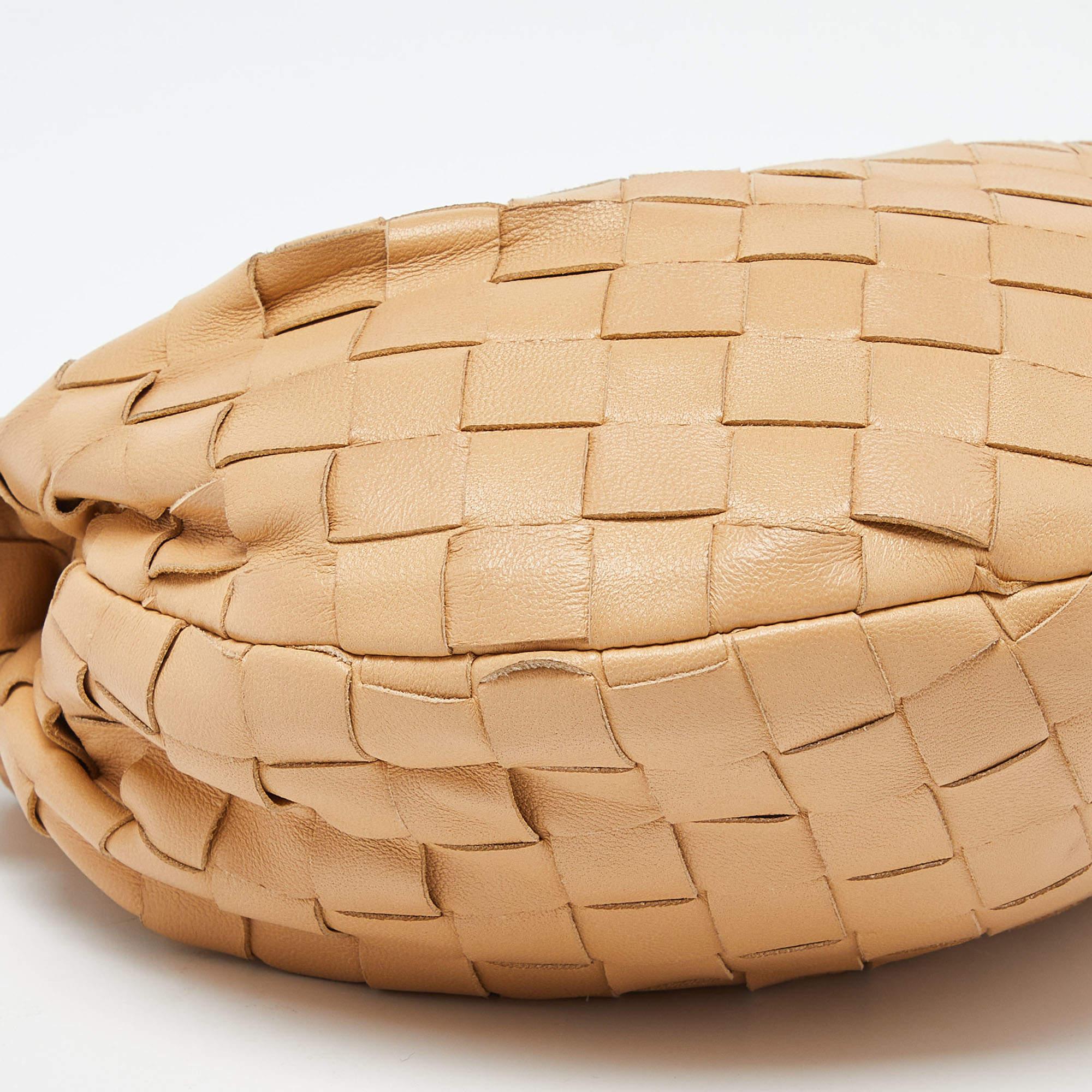 Bottega Veneta Beige Intrecciato Leather Mini BV Jodie Bag In Good Condition In Dubai, Al Qouz 2