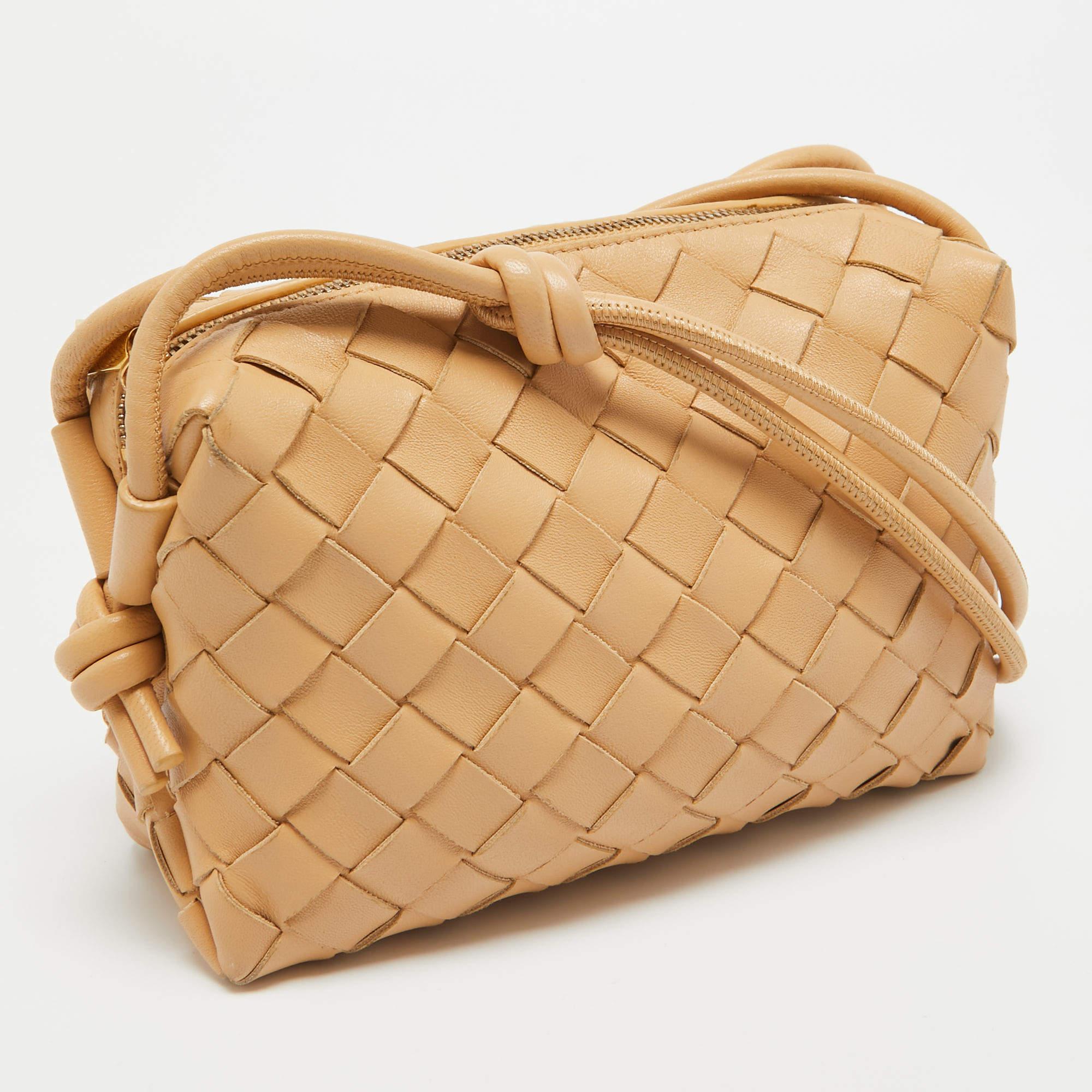 Bottega Veneta Beige Intrecciato Leather Mini Loop Crossbody Bag In Good Condition For Sale In Dubai, Al Qouz 2