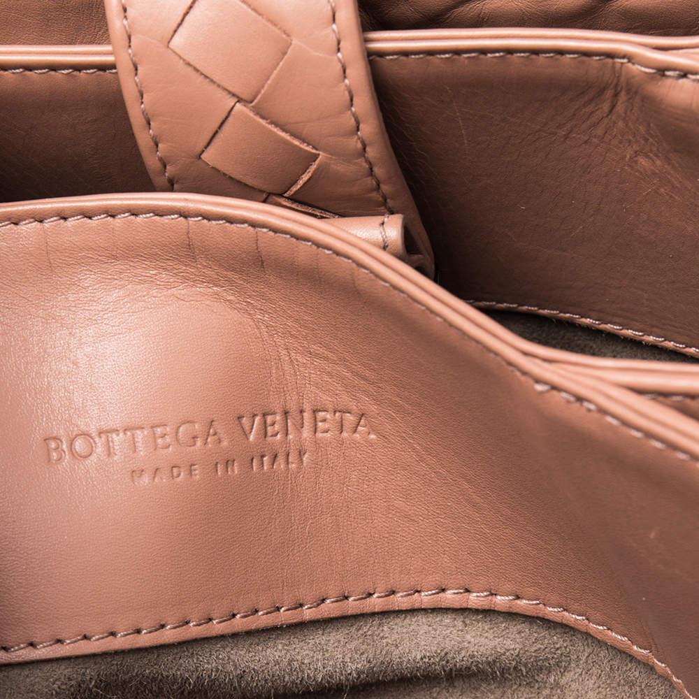 Bottega Veneta - Mini sac cabas Roma en cuir beige Intrecciato en vente 2