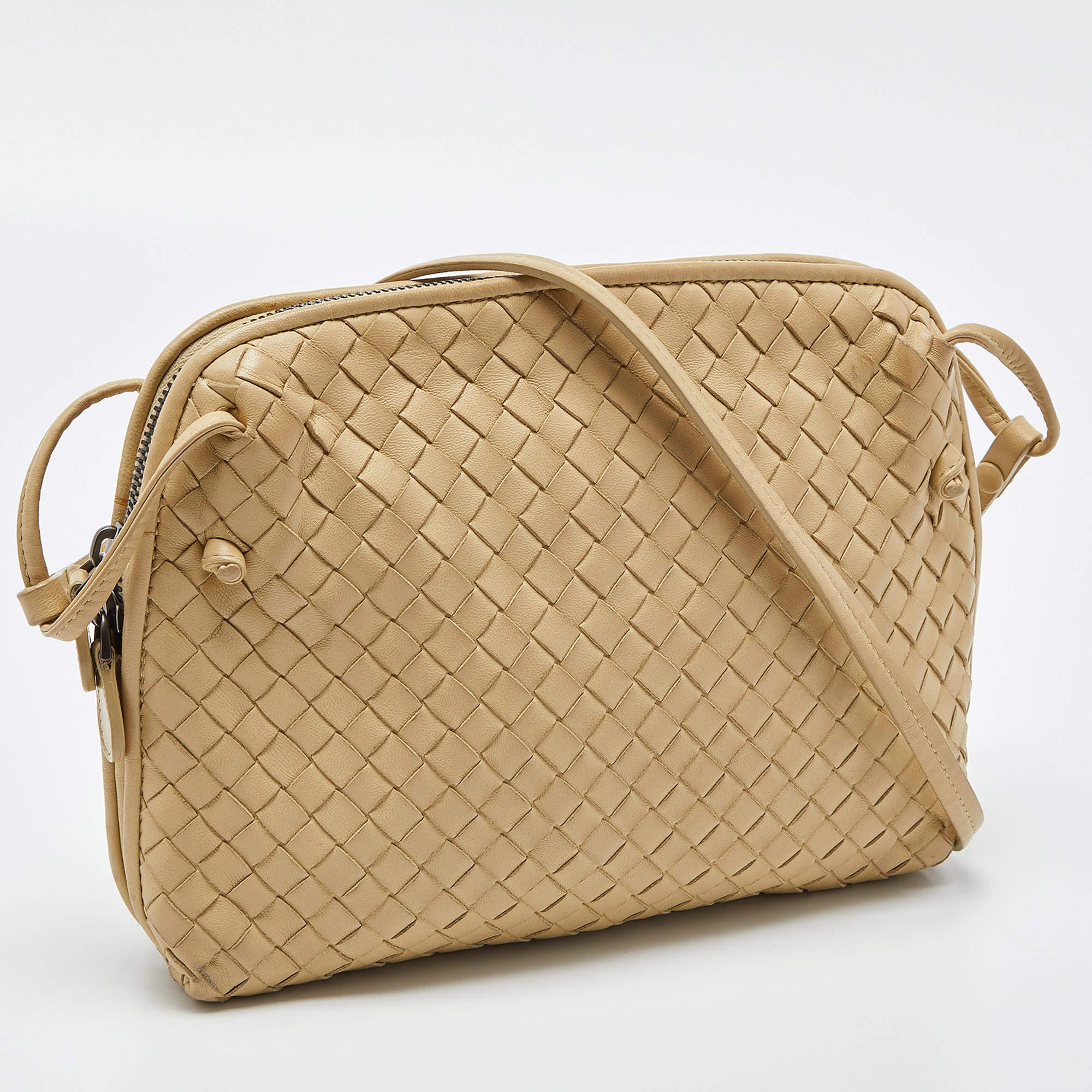 Bottega Veneta Beige Intrecciato Leather Nodini Crossbody Bag In Good Condition In Dubai, Al Qouz 2
