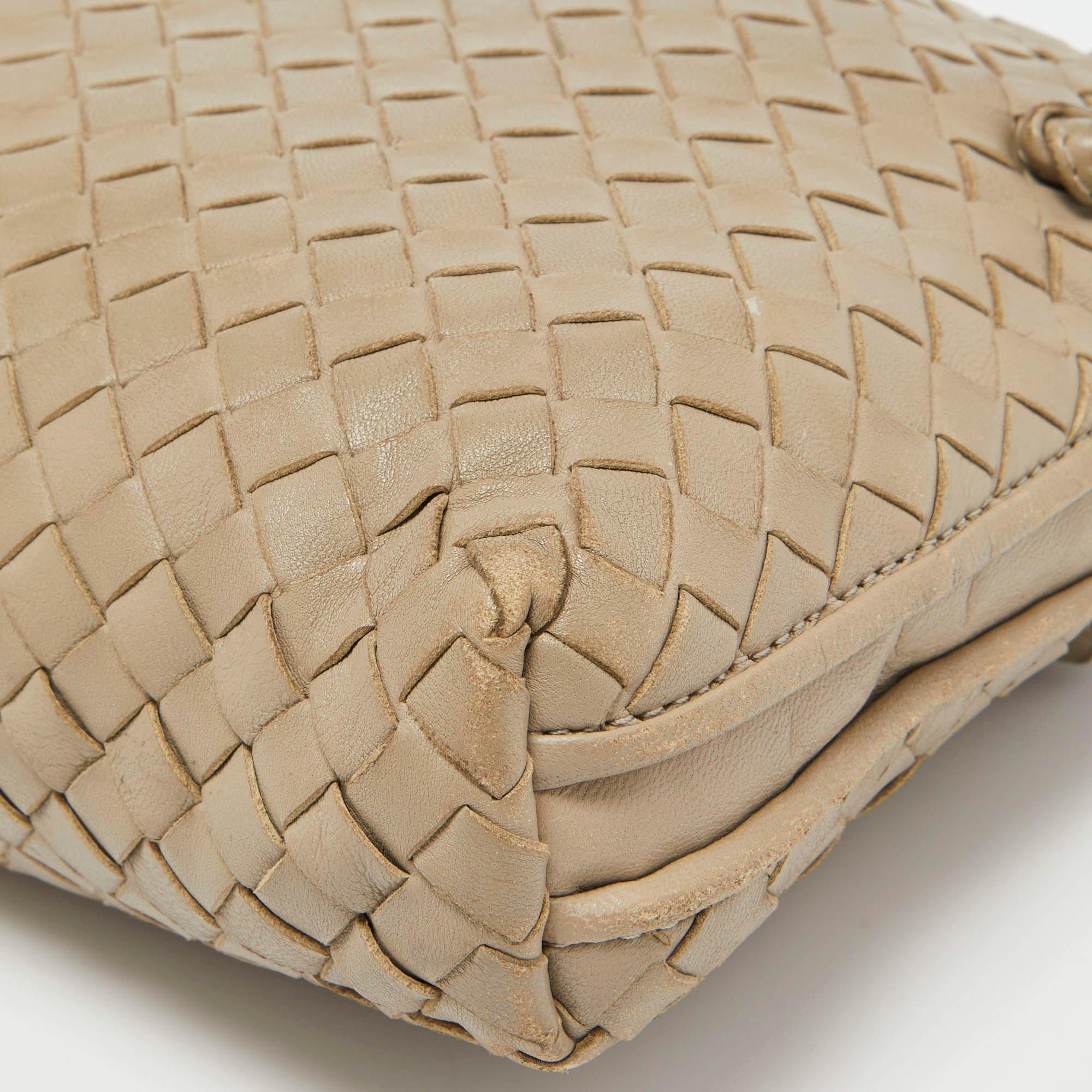 Bottega Veneta Beige Intrecciato Leather Nodini Shoulder Bag In Good Condition In Dubai, Al Qouz 2