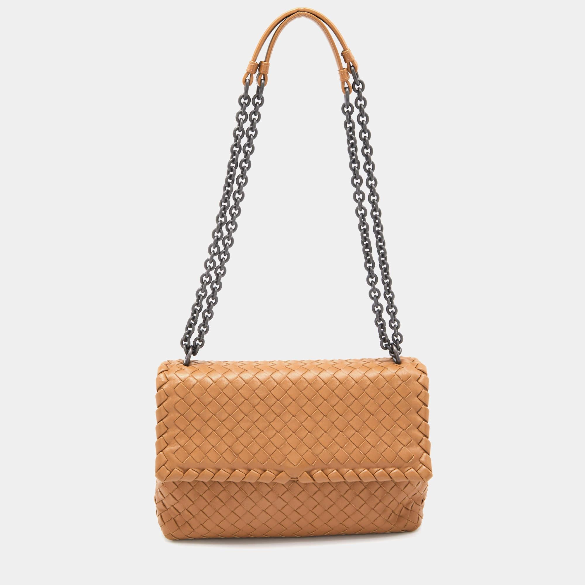 With this designer bag by your side, it's going to be a stylish OOTD, no matter the day. Its classy shape, notable details, and simple elegance make it a worthy purchase and a versatile accessory.

Includes: Mirror, Info Booklet