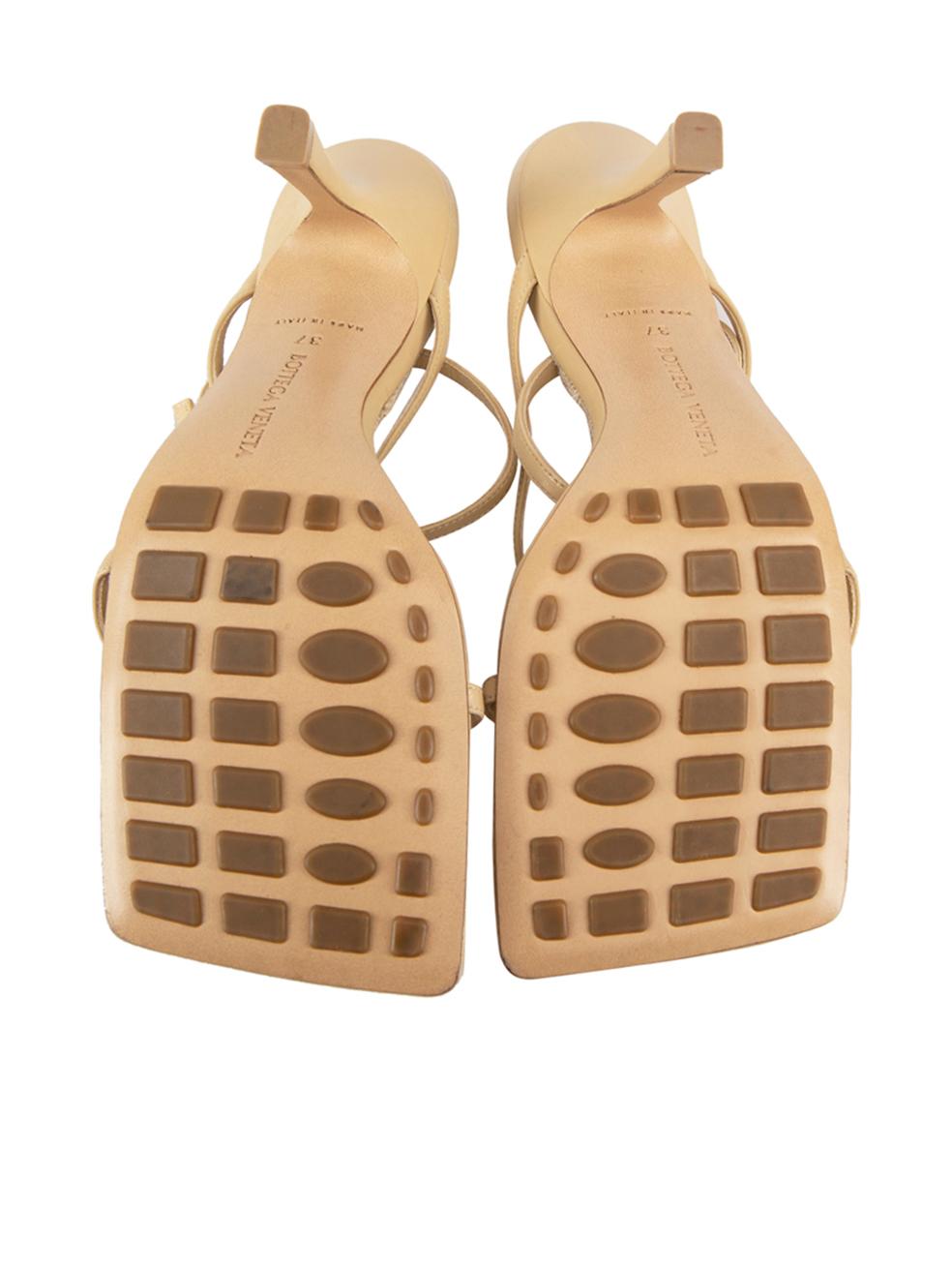 Women's Bottega Veneta Beige Leather Heeled Thong Sandals Size IT 37 For Sale