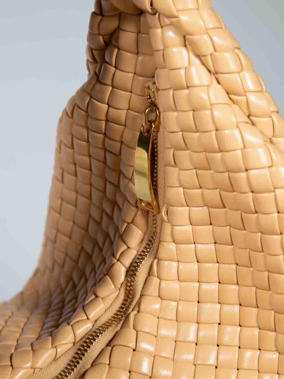 Bottega Veneta Beige große Intrecciato Jodie-Tasche aus Leder mit gepolstertem Leder im Angebot 3