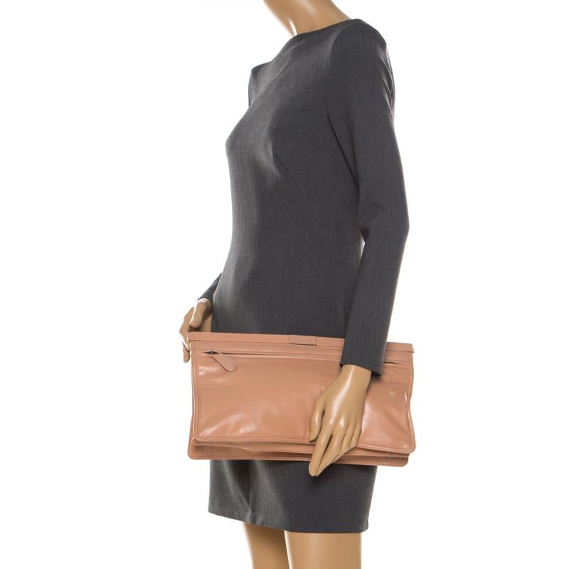Bottega Veneta Beige Leather Oversized Clutch In Fair Condition In Dubai, Al Qouz 2