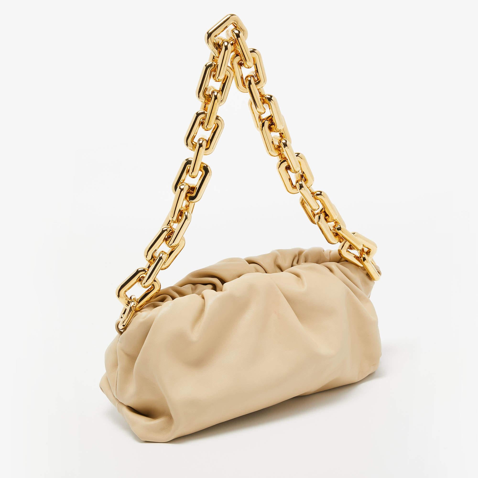 Bottega Veneta Beige Leather The Chain Pouch Bag In Good Condition For Sale In Dubai, Al Qouz 2