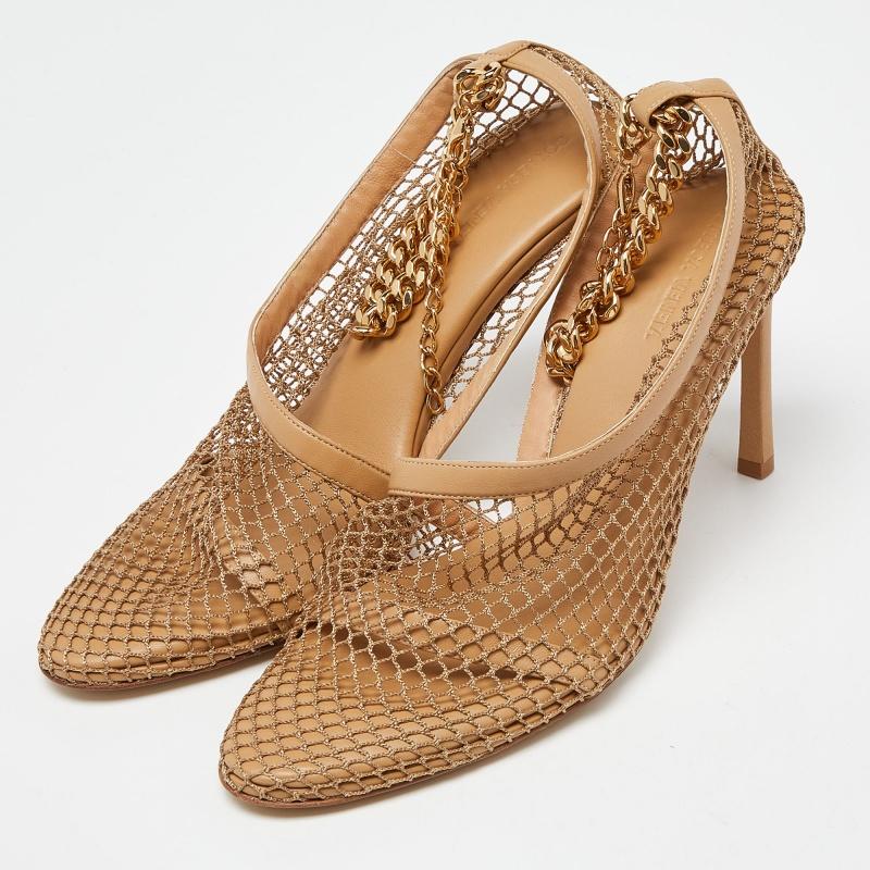Make a chic style statement with these Bottega Veneta beige mesh pumps. They showcase sturdy heels and durable soles, perfect for your fashionable outings!

Includes: Original Dustbag, Original Box, Extra Heel Tips, Info Booklet
