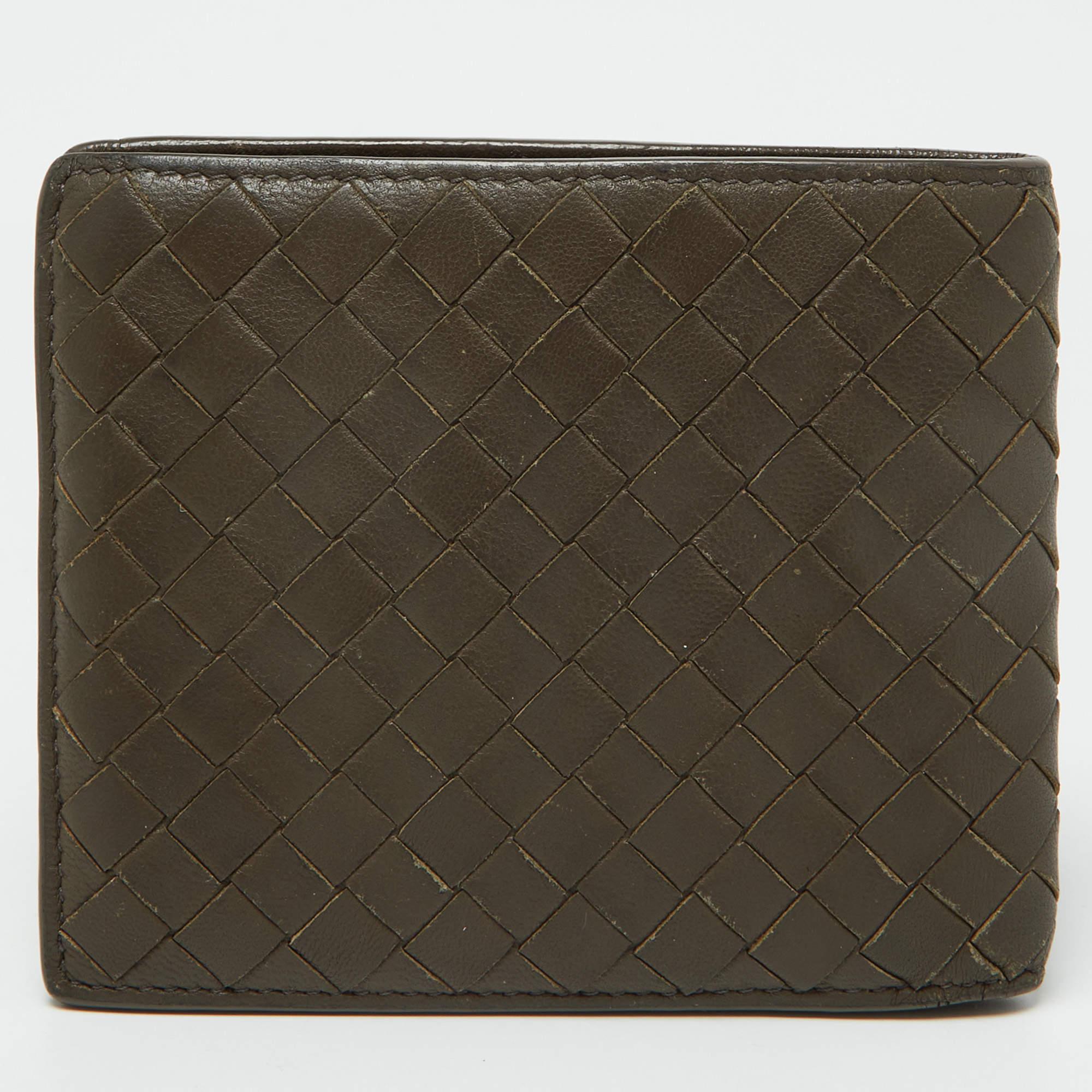 Portefeuille bifold en cuir Intrecciato beige/moutarde de Bottega Veneta Pour hommes en vente