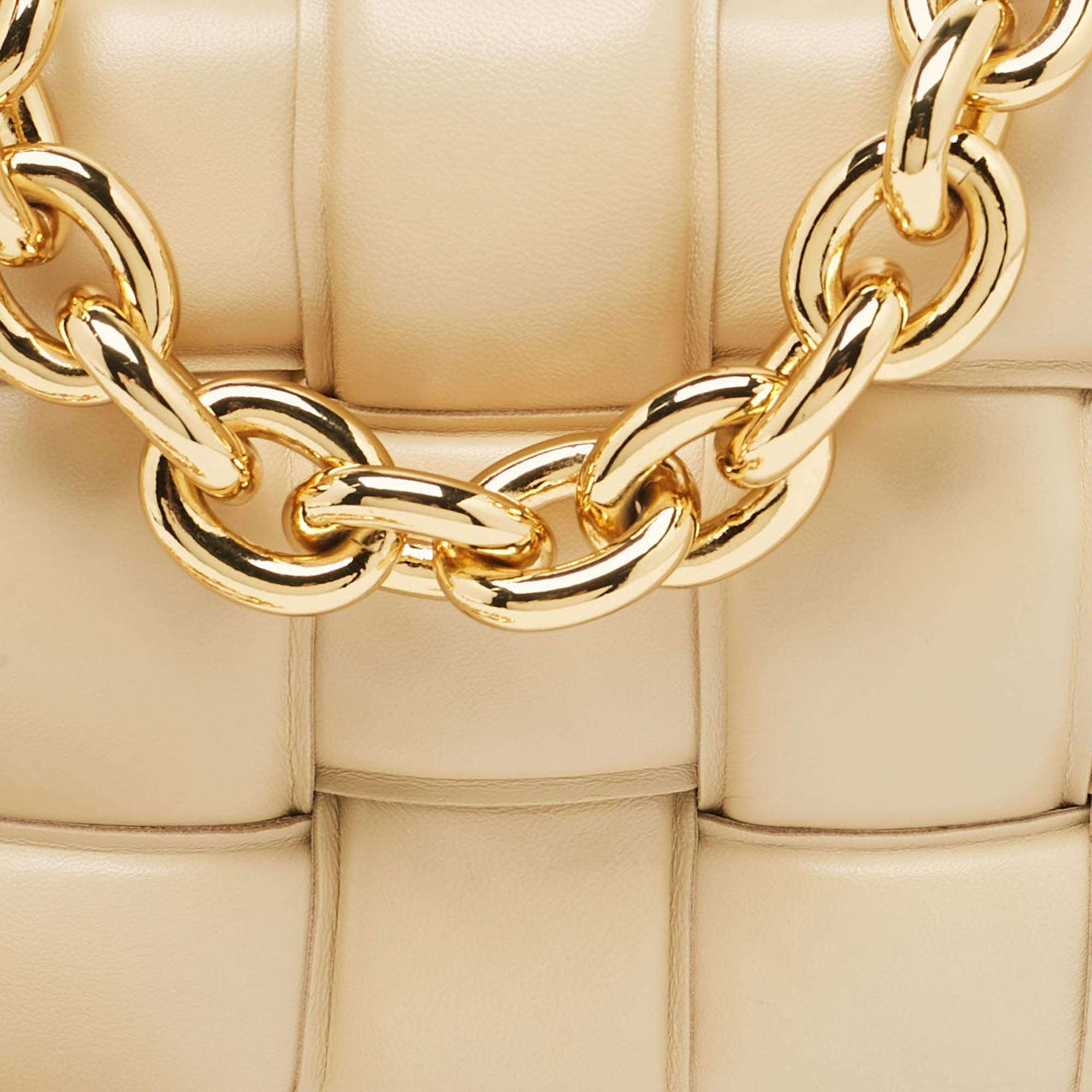 Bottega Veneta Beige Padded Leather Cassette Chain Shoulder Bag For Sale 1