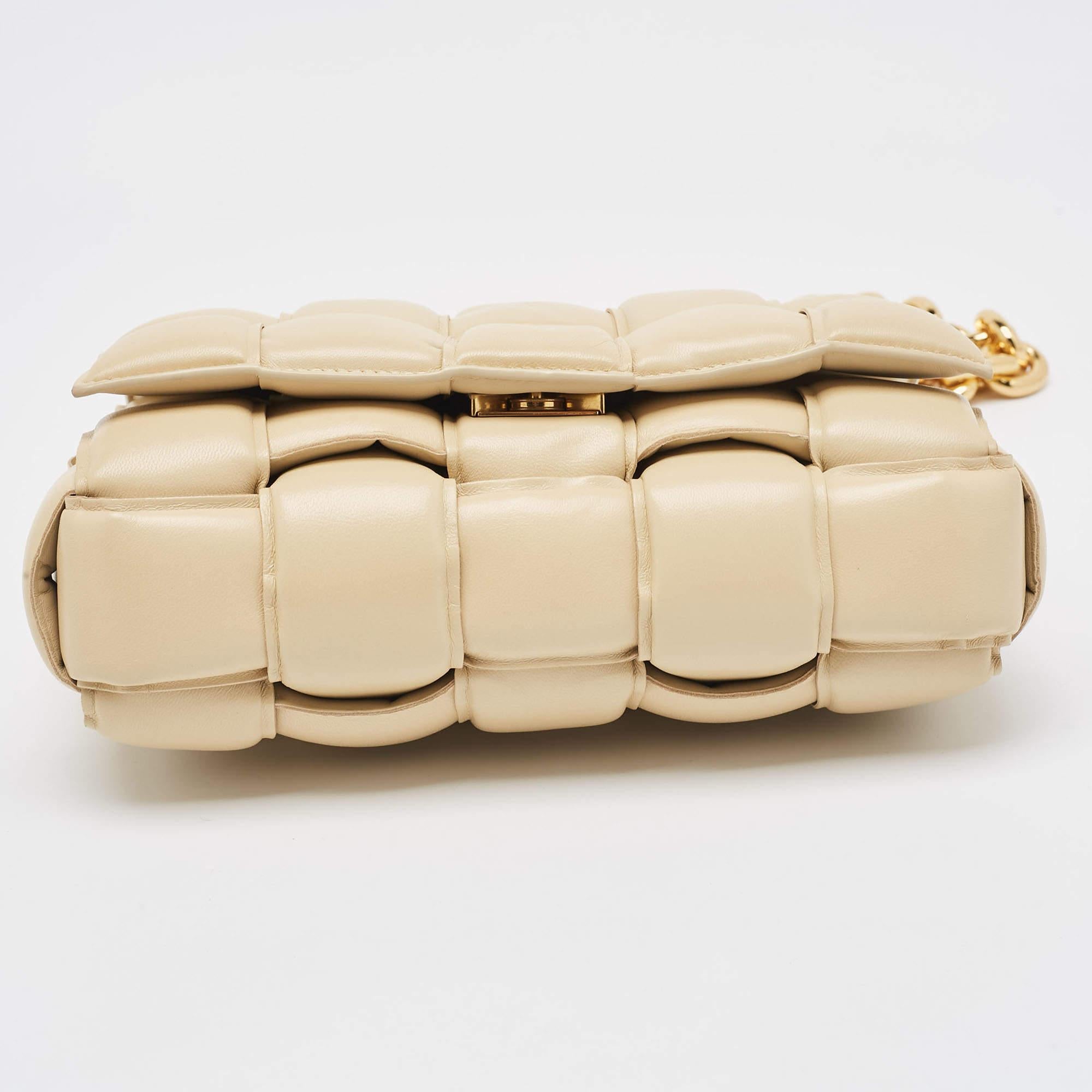 Bottega Veneta Beige Padded Leather Cassette Chain Shoulder Bag For Sale 2
