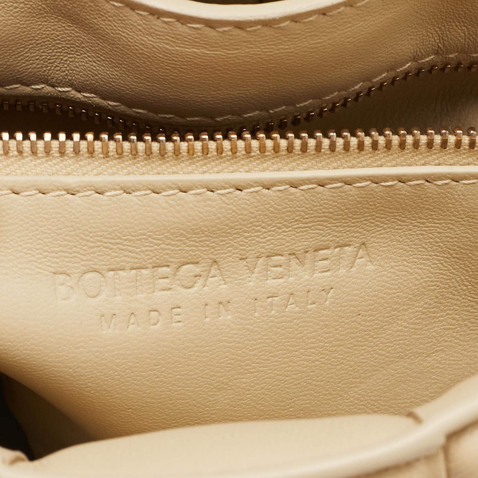 Bottega Veneta Beige Padded Leather Cassette Chain Shoulder Bag For Sale 4