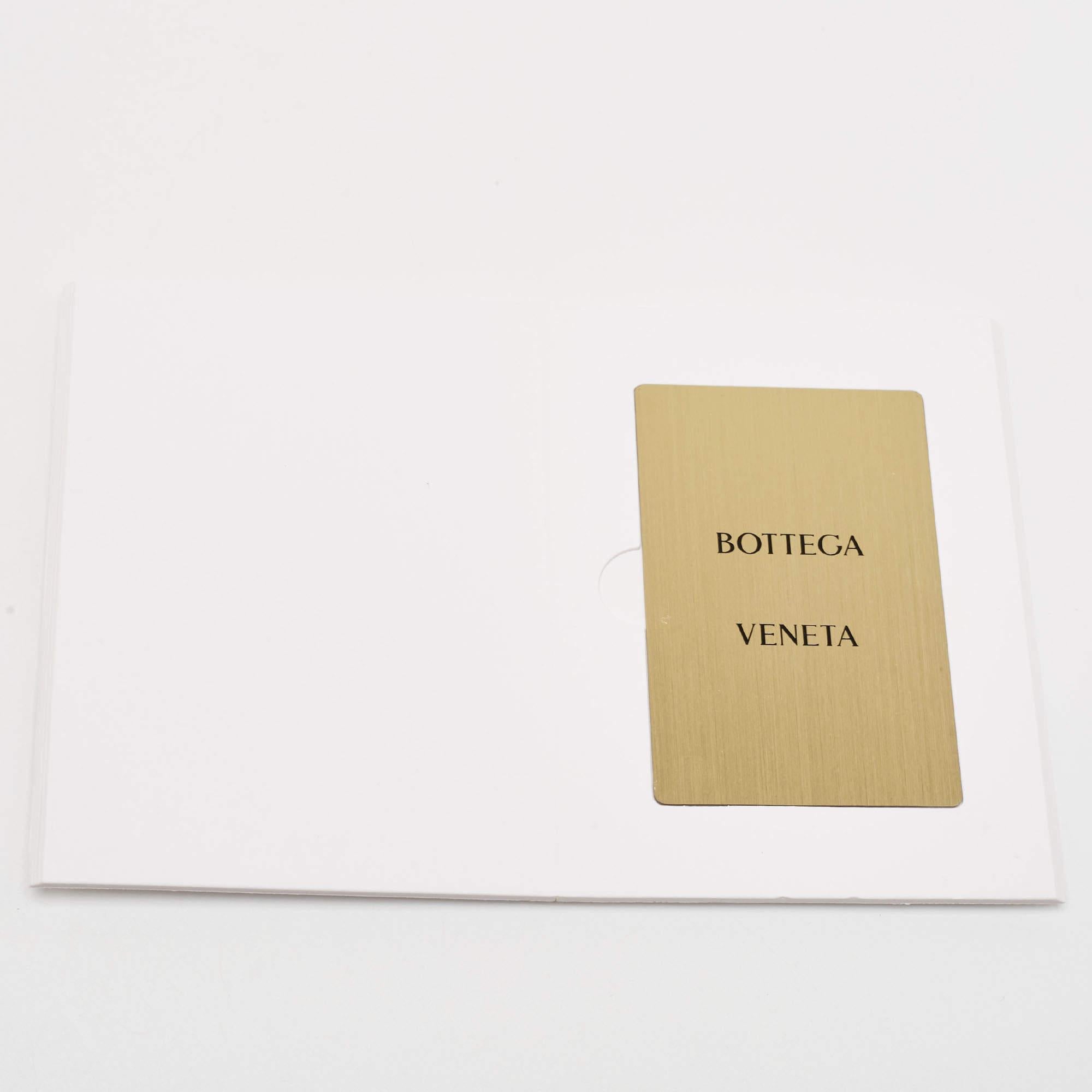 Bottega Veneta - Sac à bandoulière Cassette en cuir rembourré beige en vente 9