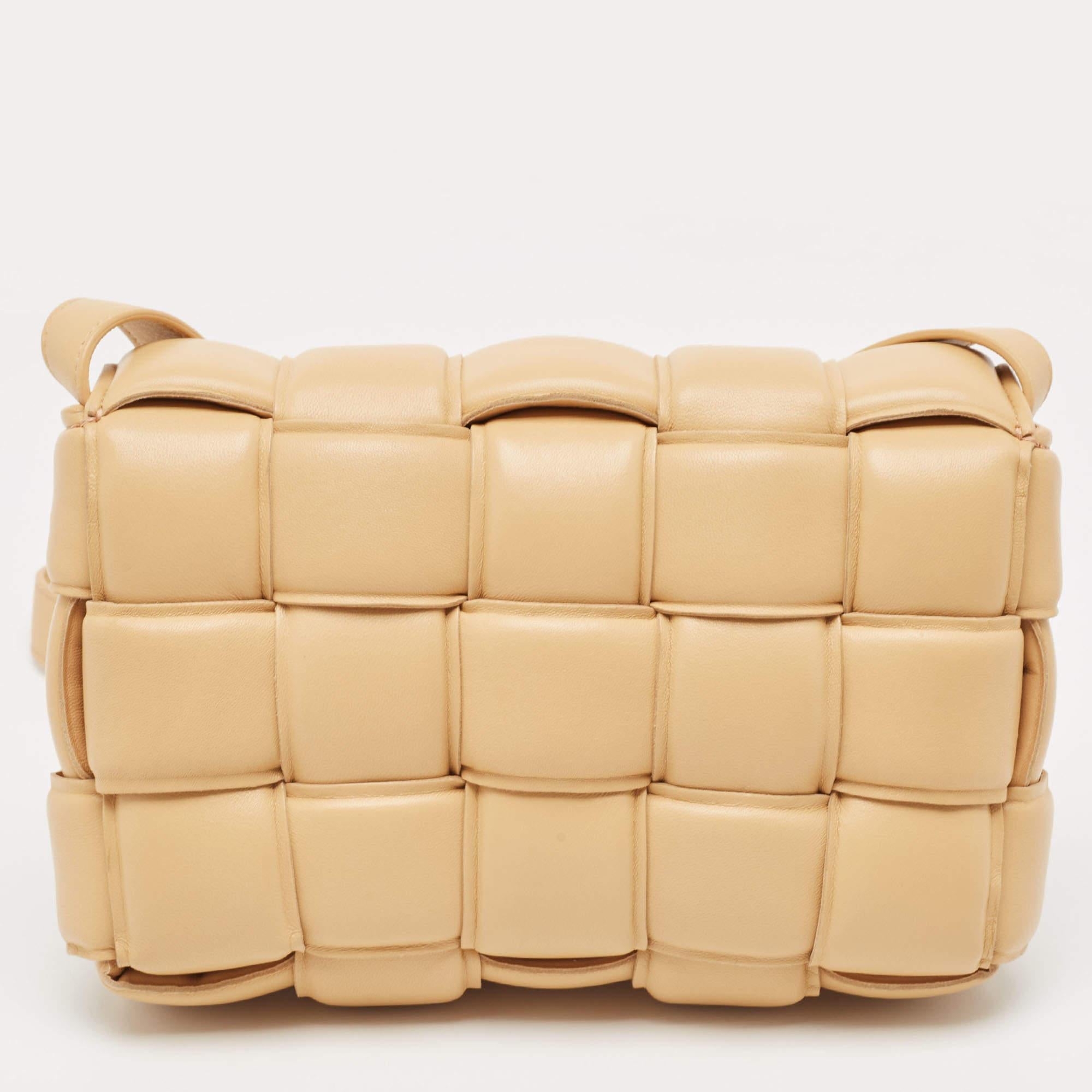 Bottega Veneta Beige Padded Leather Cassette Shoulder Bag For Sale 5