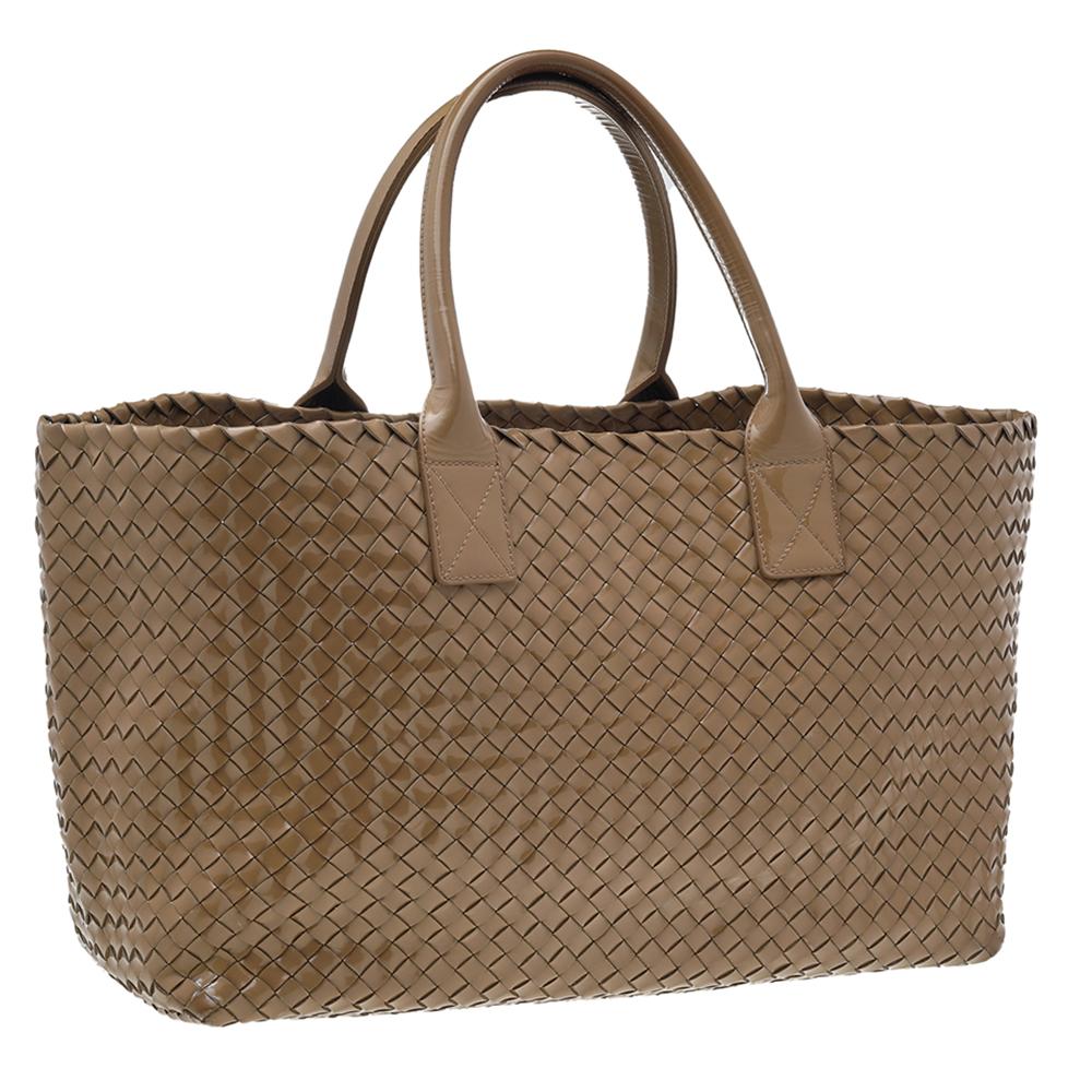 Women's Bottega Veneta Beige Patent Intrecciato Leather Cabat Tote