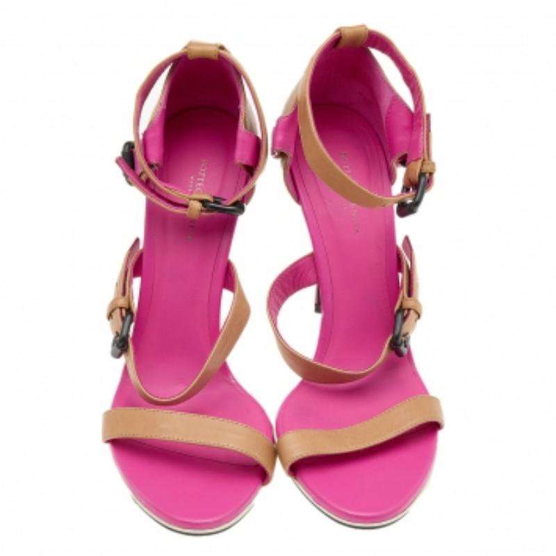 Bottega Veneta Sandalias de piel beige/rosa con correa al tobillo y puntera abierta talla 37.5 en venta 3