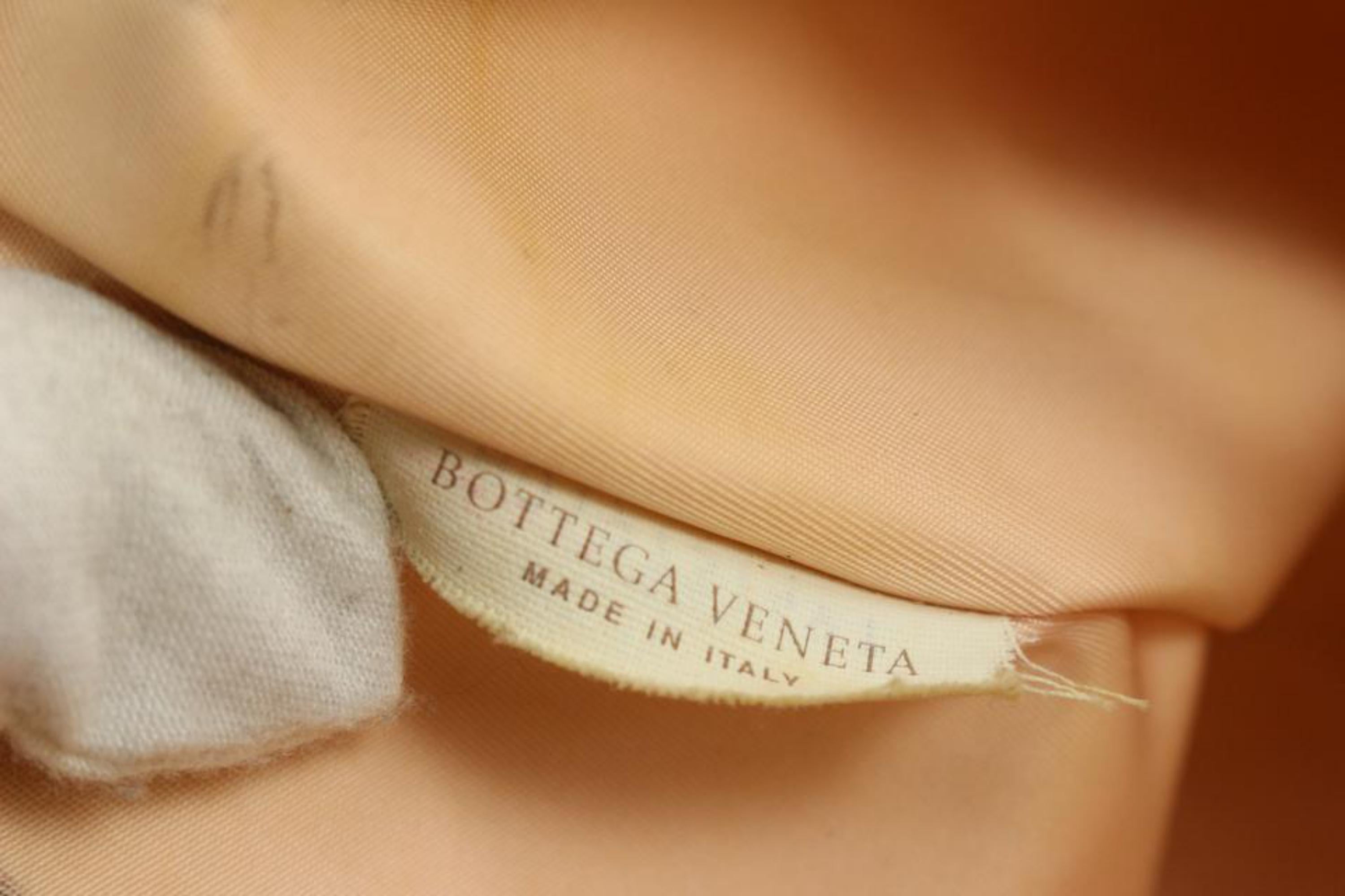 Bottega Veneta Sac fourre-tout moyen Intrecciolusion en nylon sable beige 20bv223 en vente 5