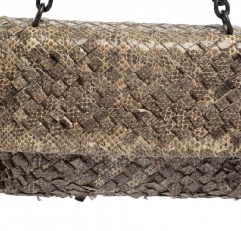 Bottega Veneta - Sac à bandoulière Olimpia en peau de serpent beige Bon état à Dubai, Al Qouz 2