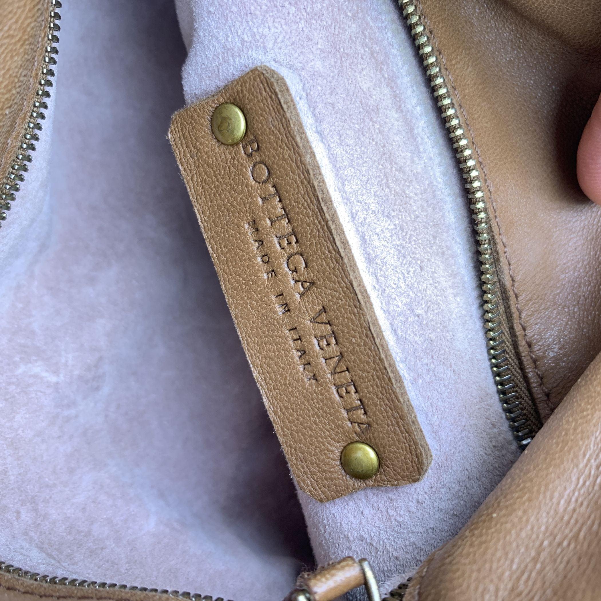 Bottega Veneta Bolso de hombro de piel recortada Intrecciato Beige Tejido en venta 2