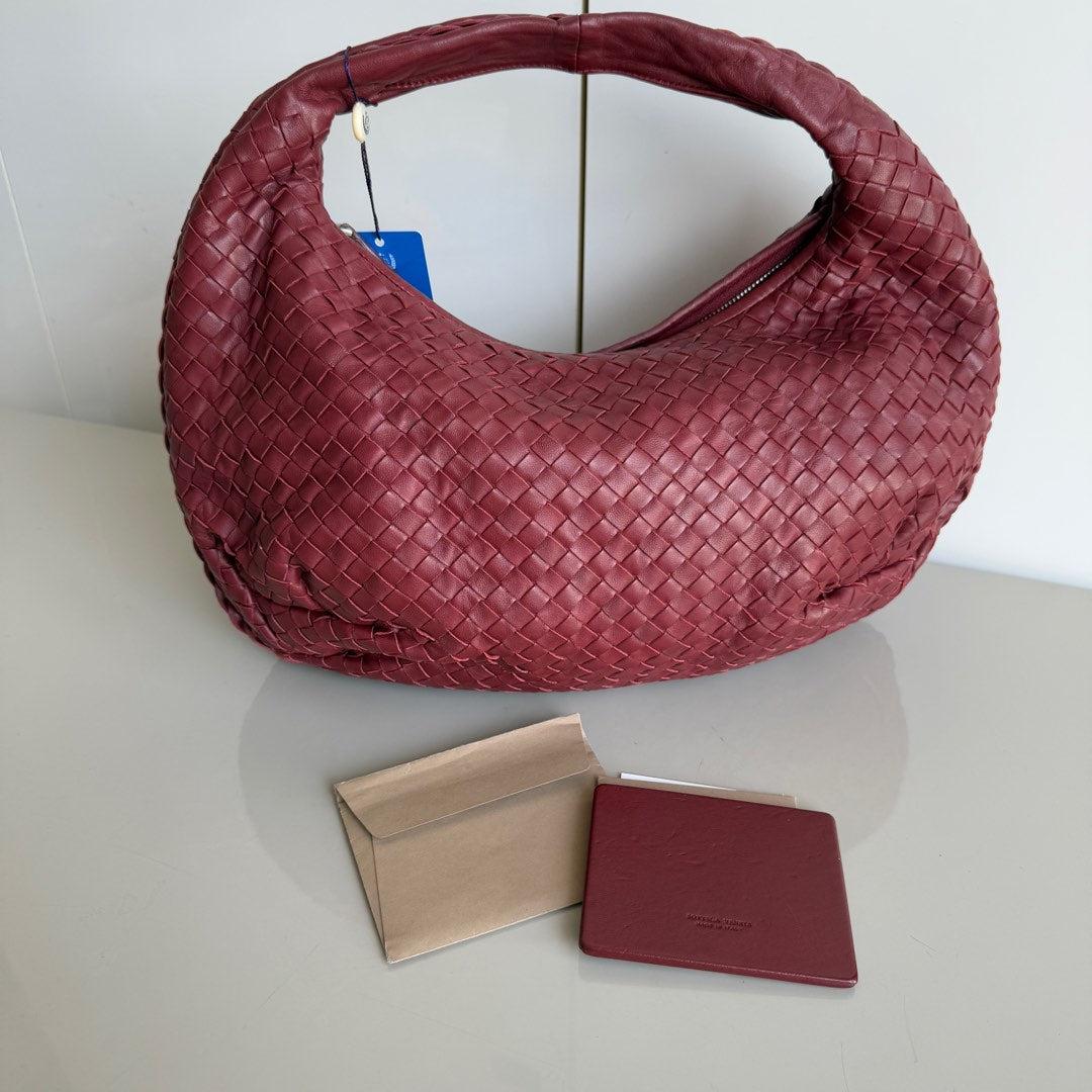 Bottega Veneta Vientre Hobo Intrecciato Ancora Piel de Nappa Roja Mediana 40cm
 Estas son fotos profesionales de la bolsa real.
 
 Este Bolso Vientre Hobo de Bottega Veneta es una pieza excepcional de lujo, confeccionada en la emblemática piel de