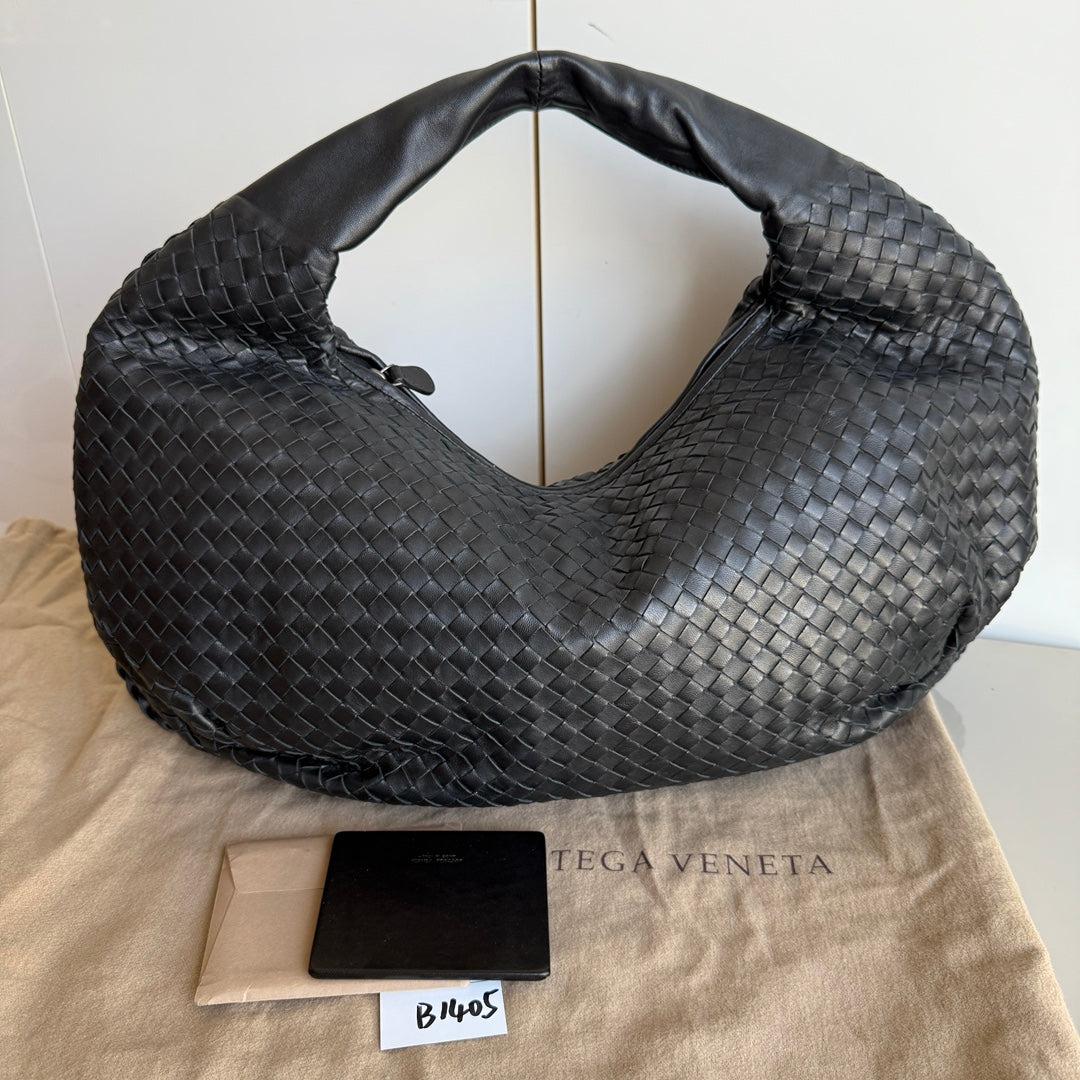 Bottega Veneta Belly Hobo Intrecciato Black Large 53cm NEVER WORN
 These are professional photos of the actual bag offered
 This Bottega Veneta Belly Hobo Bag is an exceptional piece of luxury, crafted from iconic lambskin leather with the instantly