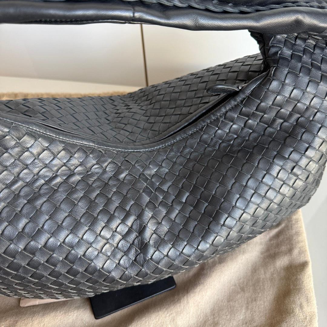 Bottega Veneta Belly Hobo Intrecciato Black Large 53cm NEVER WORN In New Condition In AUBERVILLIERS, FR