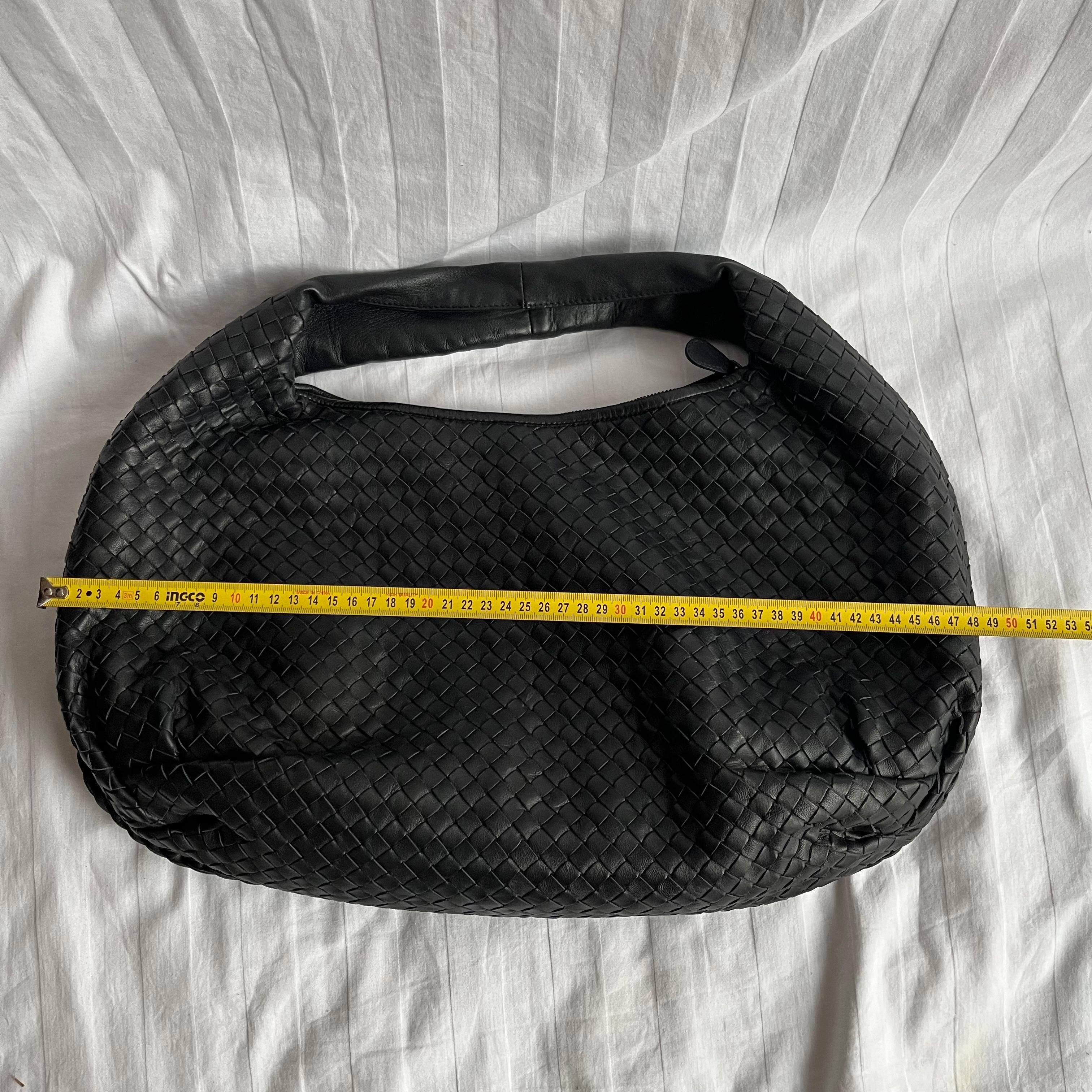 Bottega Veneta Belly Hobo Intrecciato Black Leather Maxi 50cm en vente 11