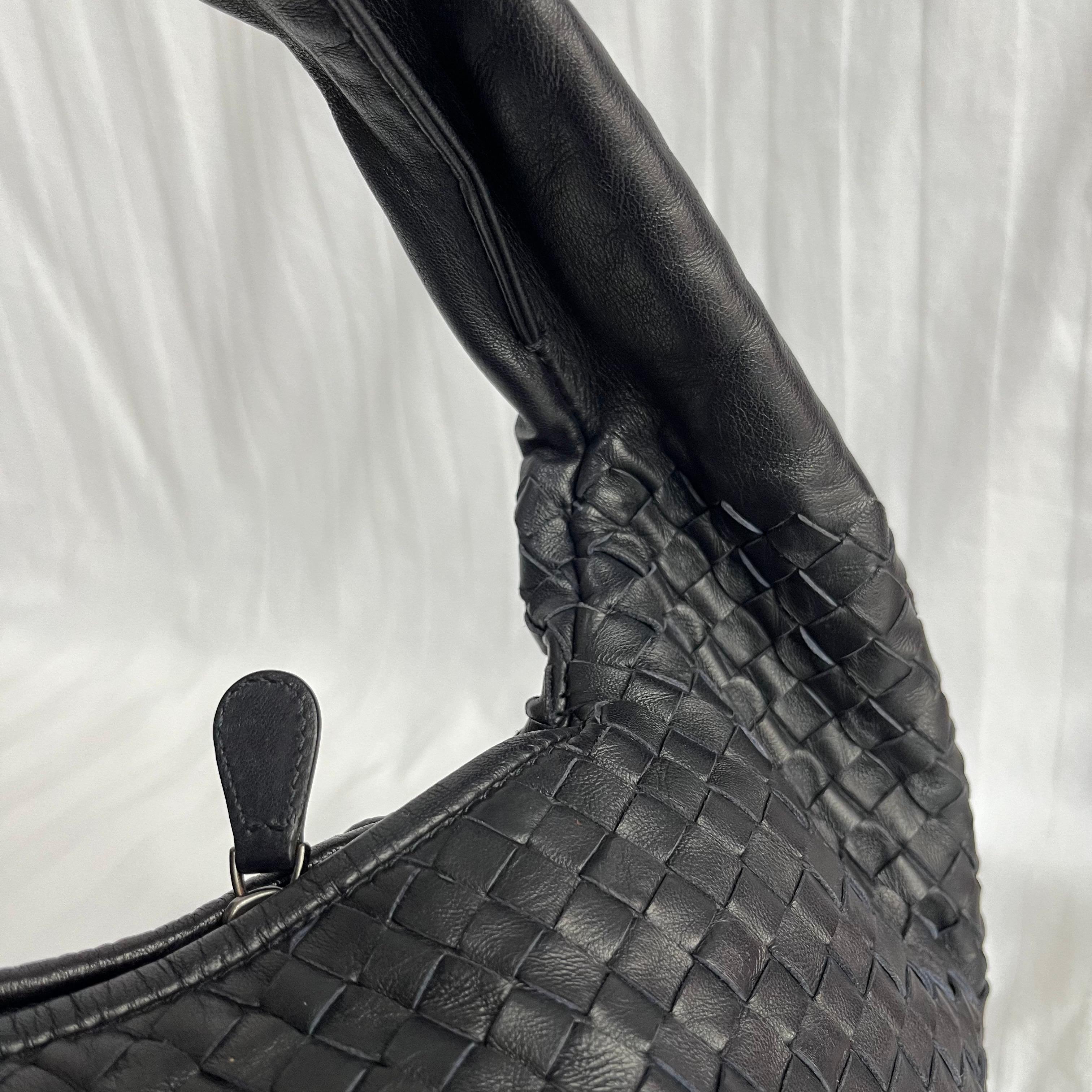 Bottega Veneta Belly Hobo Intrecciato Black Leather Maxi 50cm en vente 13
