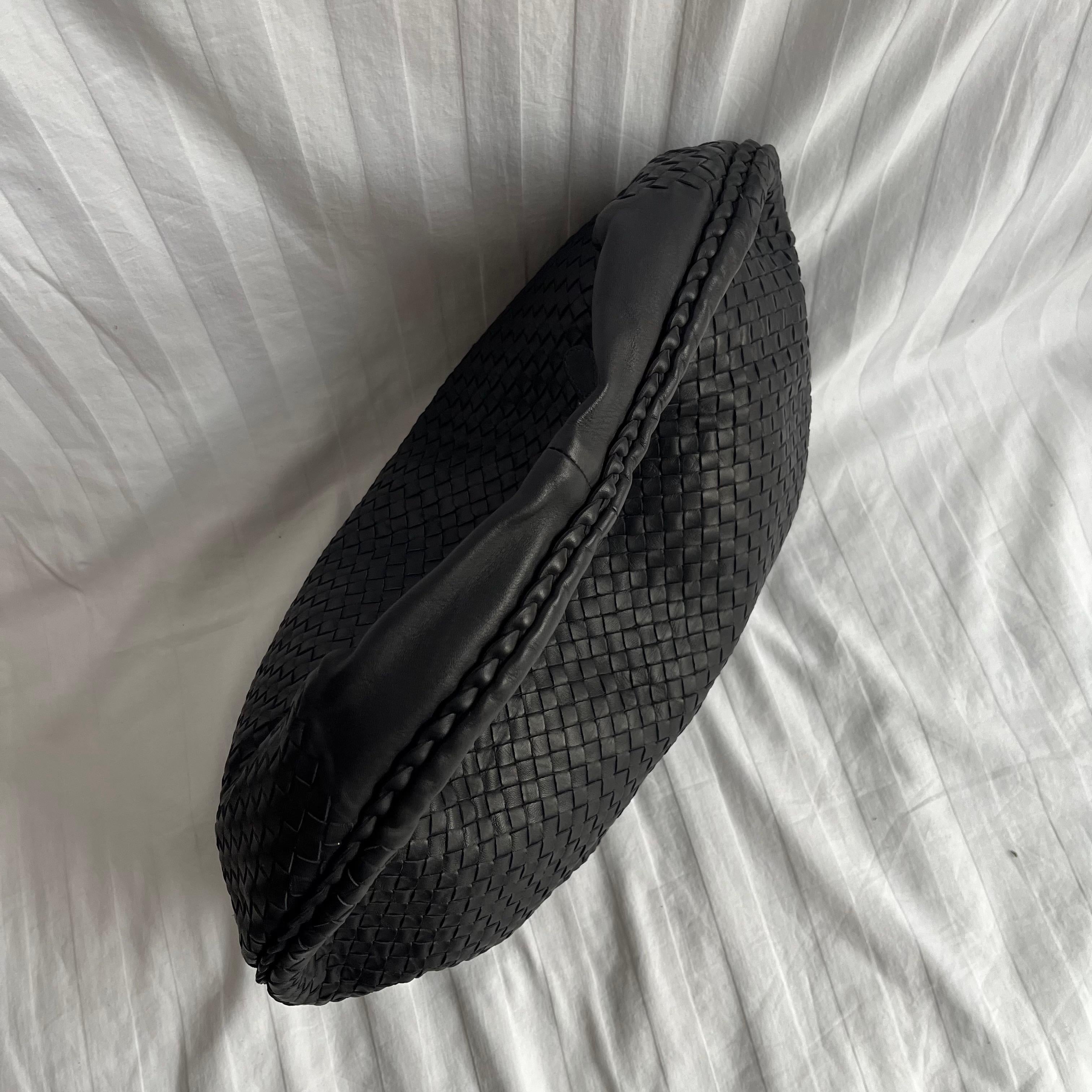 Noir Bottega Veneta Belly Hobo Intrecciato Black Leather Maxi 50cm en vente