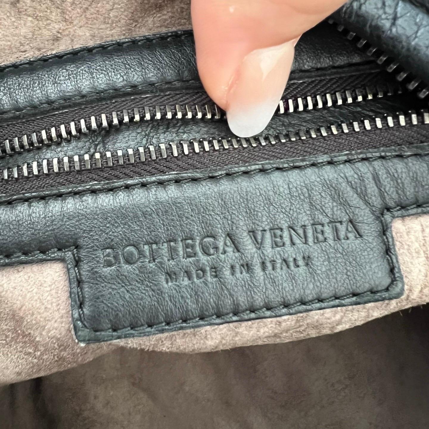 Bottega Veneta Belly Hobo Intrecciato Black Maxi 50cm For Sale 6