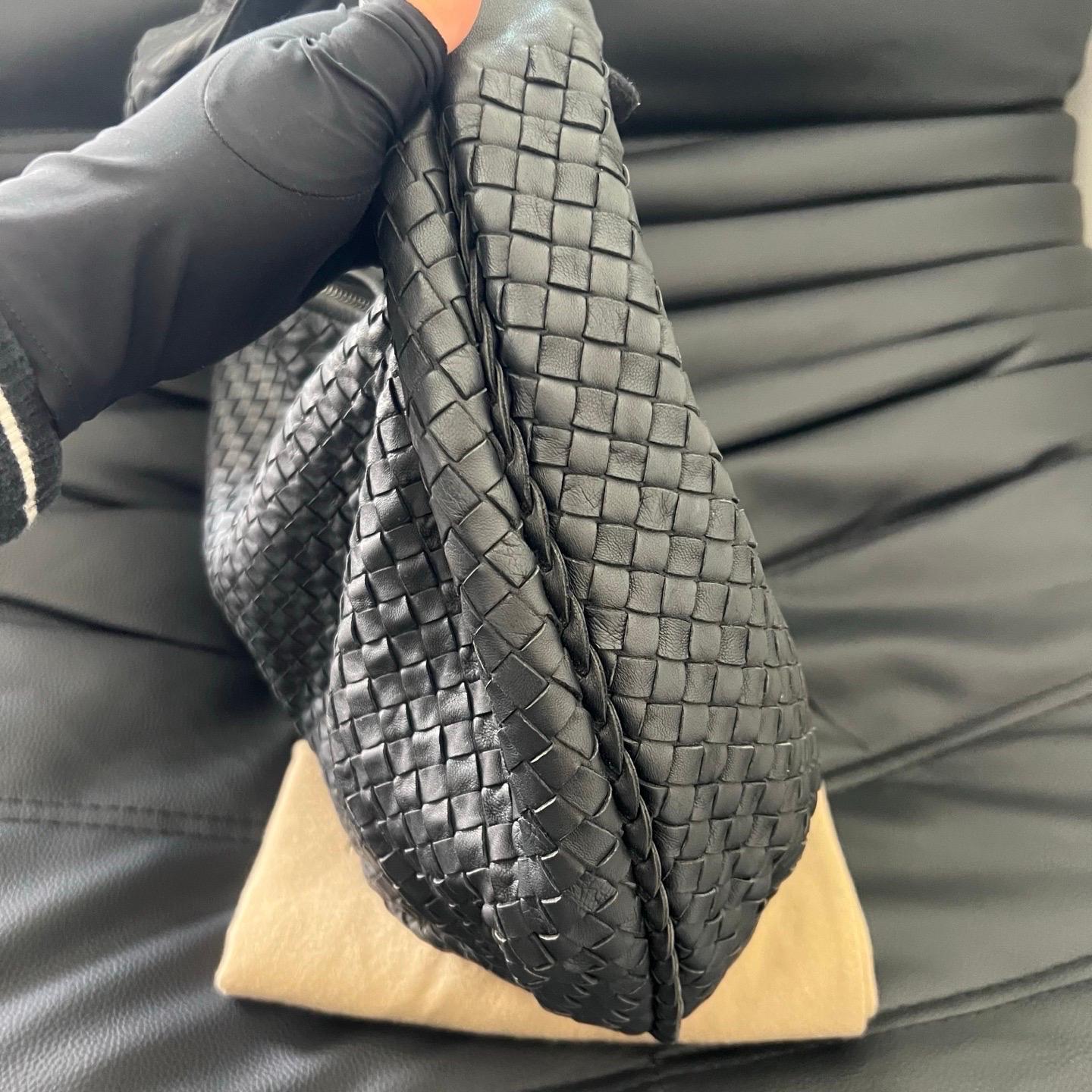 Bottega Veneta Belly Hobo Intrecciato Black Maxi 50cm In Excellent Condition For Sale In AUBERVILLIERS, FR