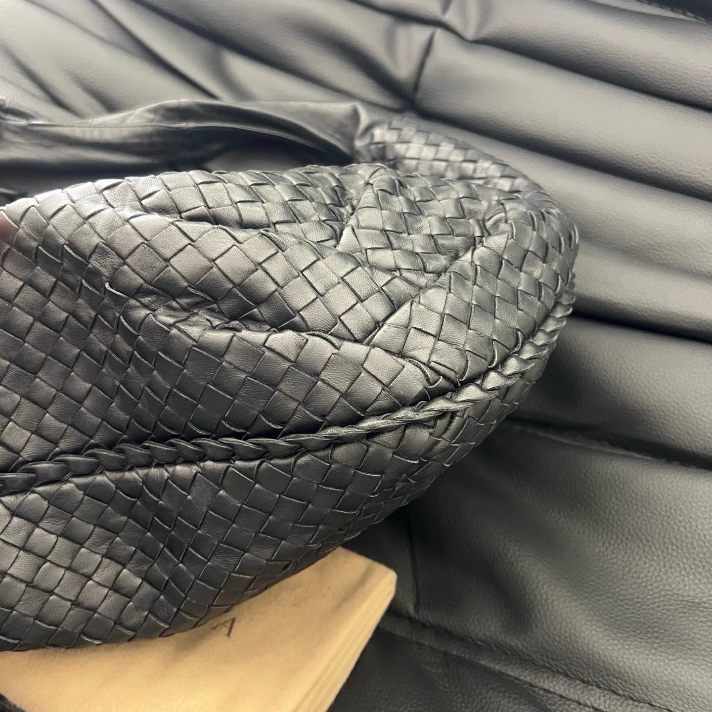Women's Bottega Veneta Belly Hobo Intrecciato Black Maxi 50cm For Sale