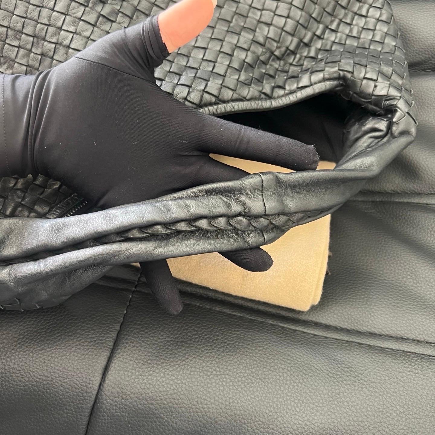 Bottega Veneta Belly Hobo Intrecciato Black Maxi 50cm For Sale 4