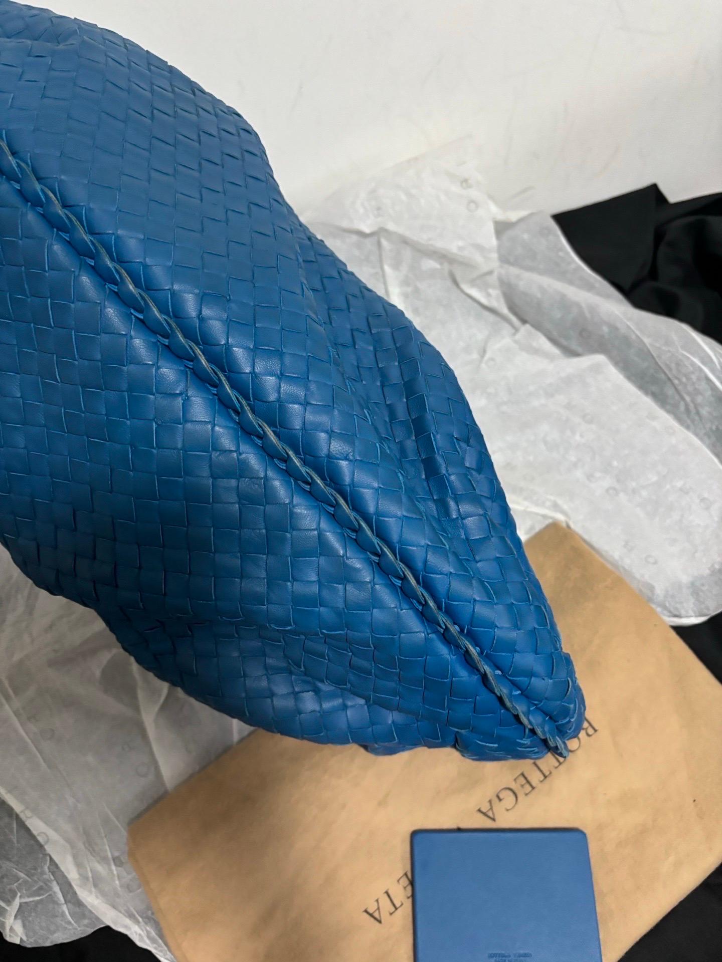 Bottega Veneta Belly Hobo Intrecciato Bleu Marine Cuir Maxi 50cm en vente 8