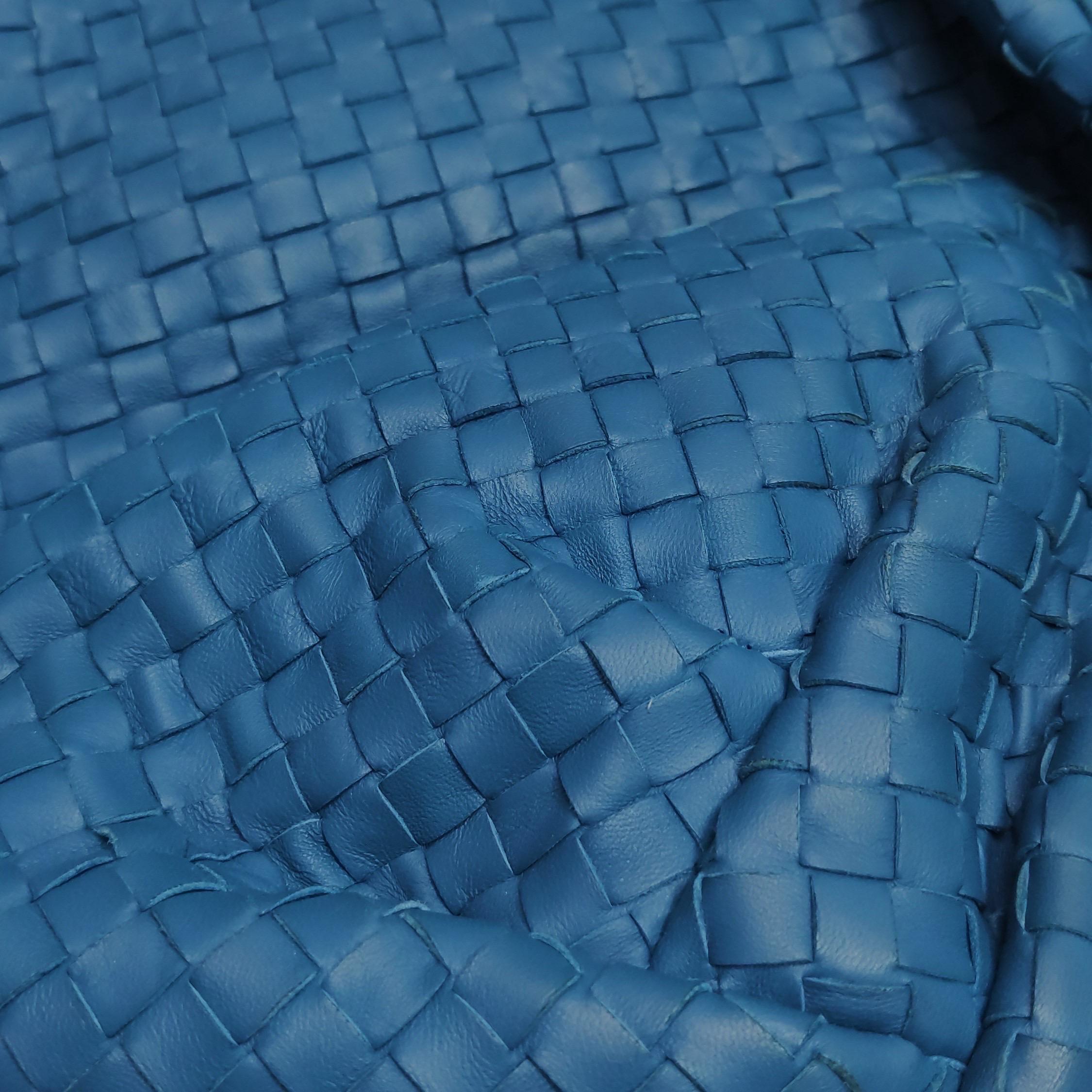 Bottega Veneta Belly Hobo Intrecciato Bleu Marine Cuir Maxi 50cm en vente 9